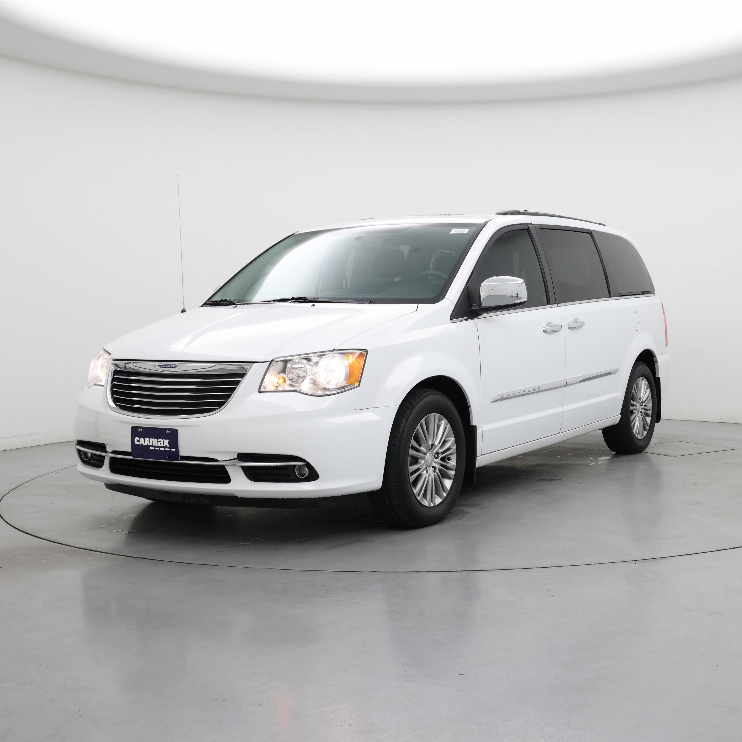 Thumbnail: 2016 Chrysler Town & Country - 4