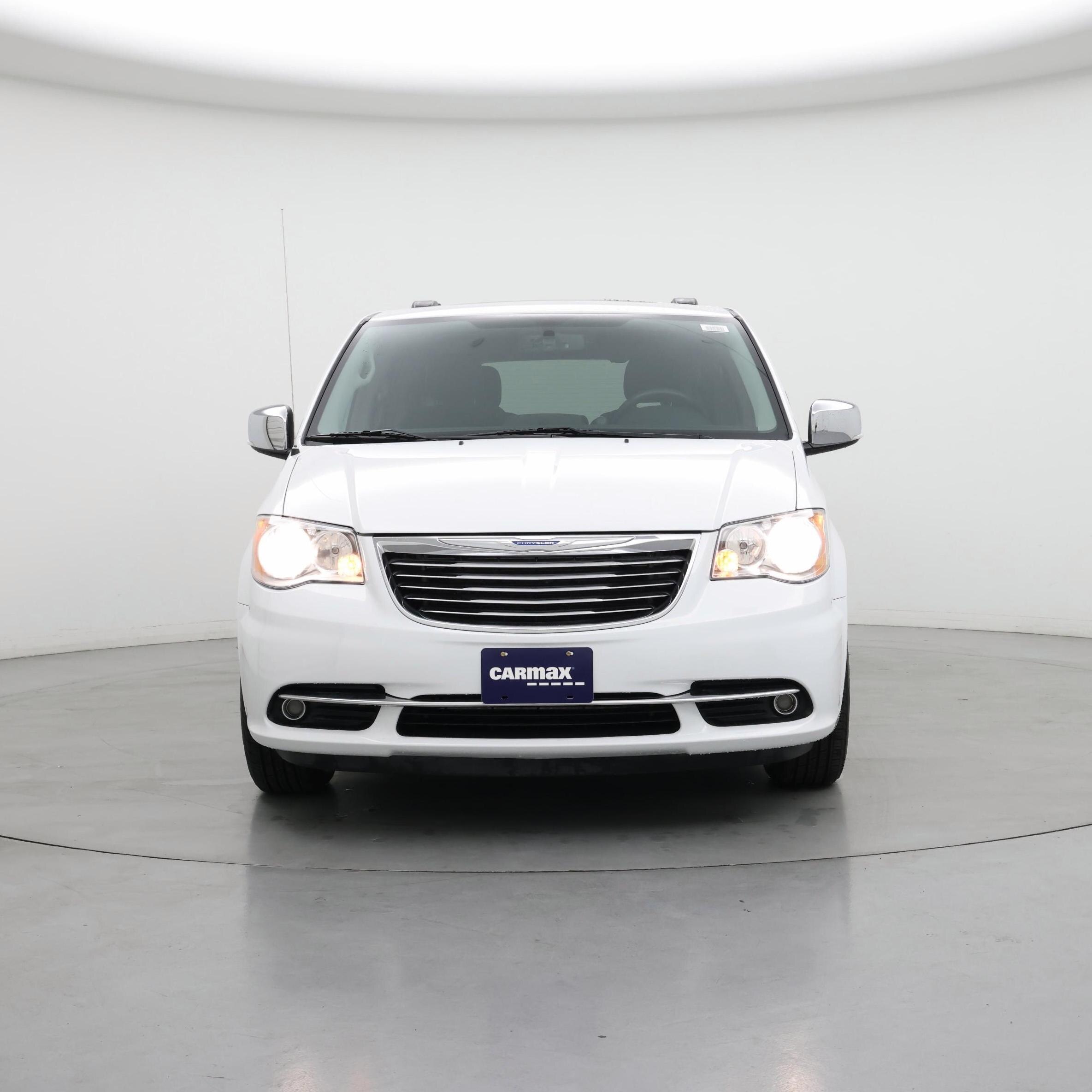 Thumbnail: 2016 Chrysler Town & Country - 5