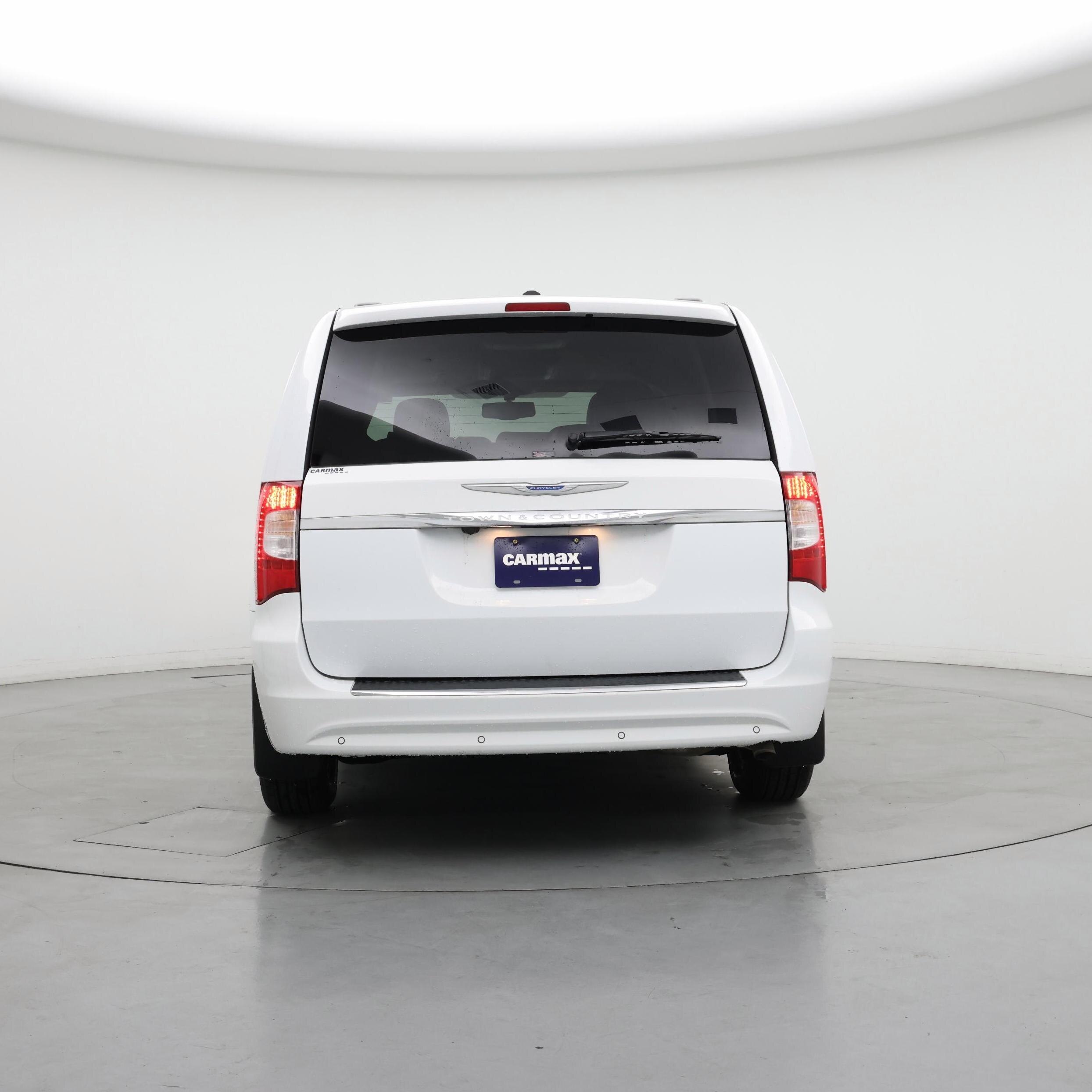 Thumbnail: 2016 Chrysler Town & Country - 6