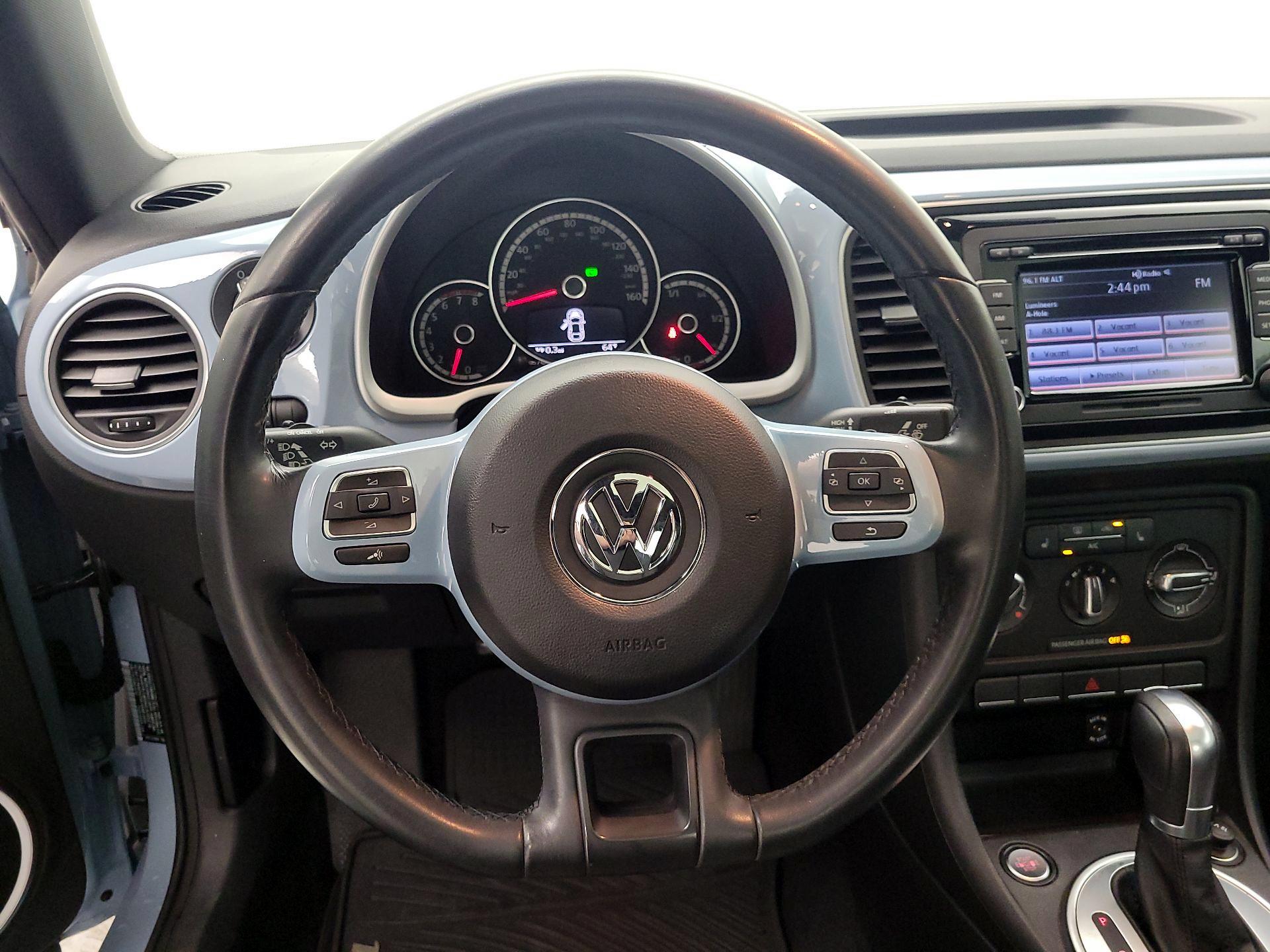 Thumbnail: 2015 Volkswagen Beetle - 10