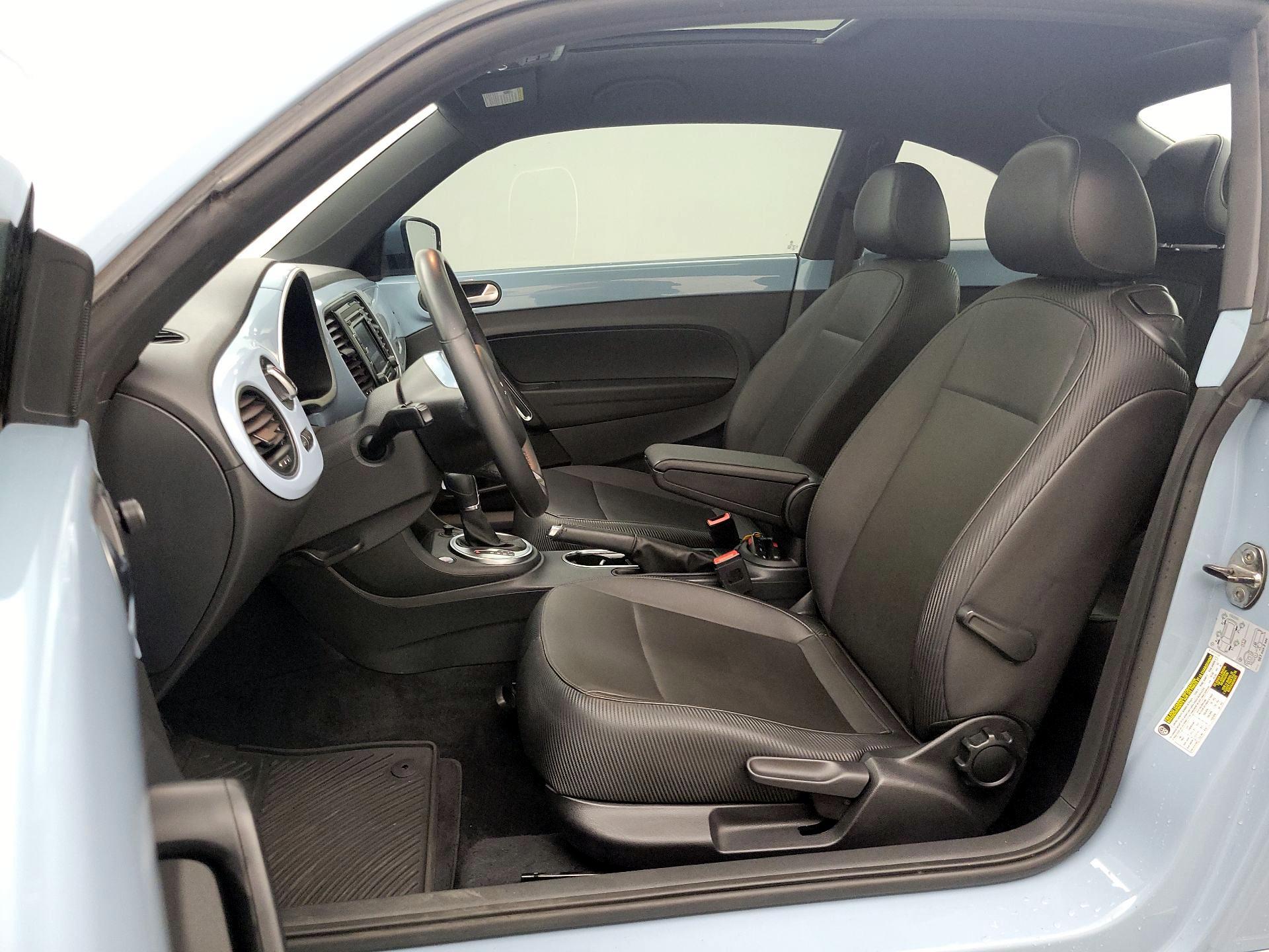 Thumbnail: 2015 Volkswagen Beetle - 11