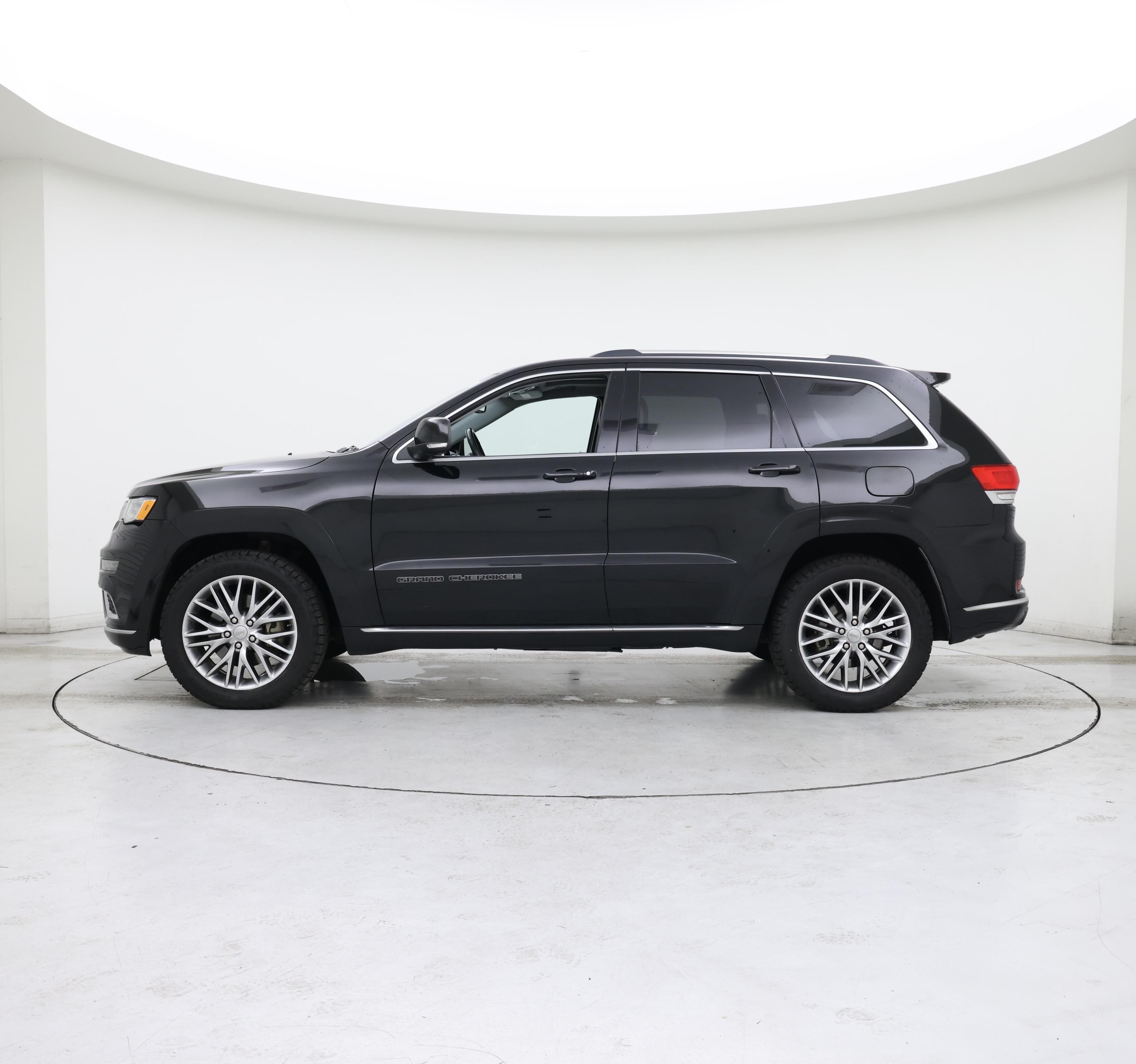 Thumbnail: 2017 Jeep Grand Cherokee - 3
