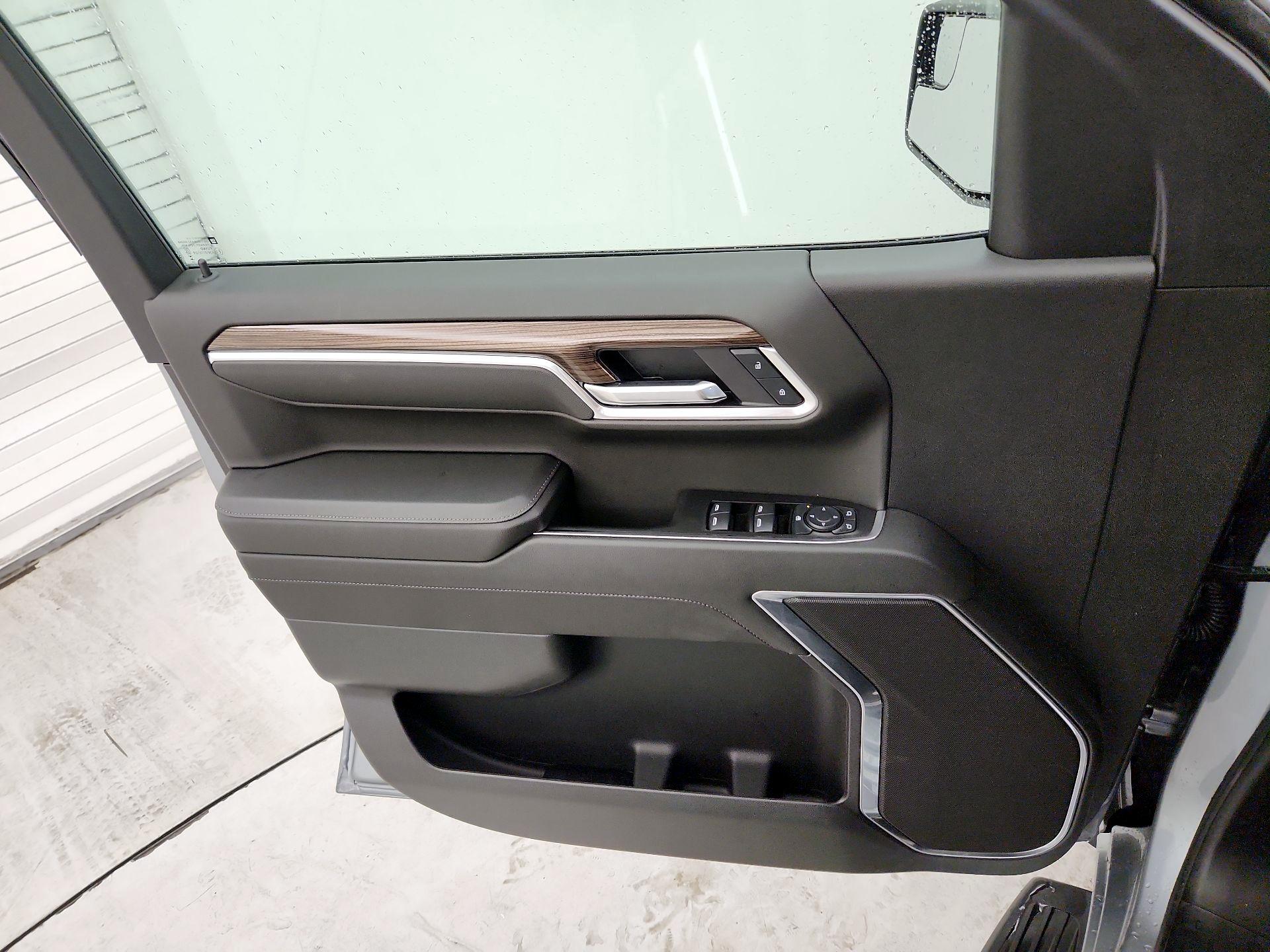 Thumbnail: 2025 Chevrolet Silverado 1500 - 12