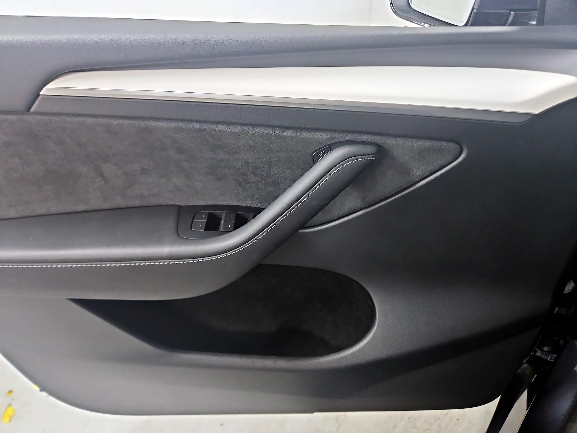 Thumbnail: 2023 Tesla Model Y - 12