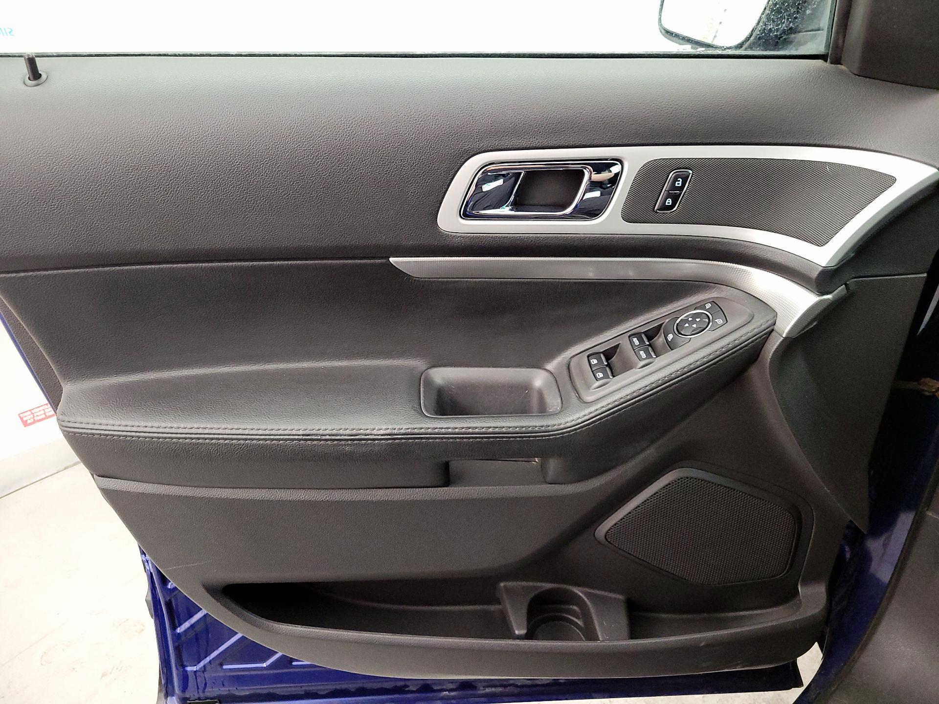 Thumbnail: 2015 Ford Explorer - 12