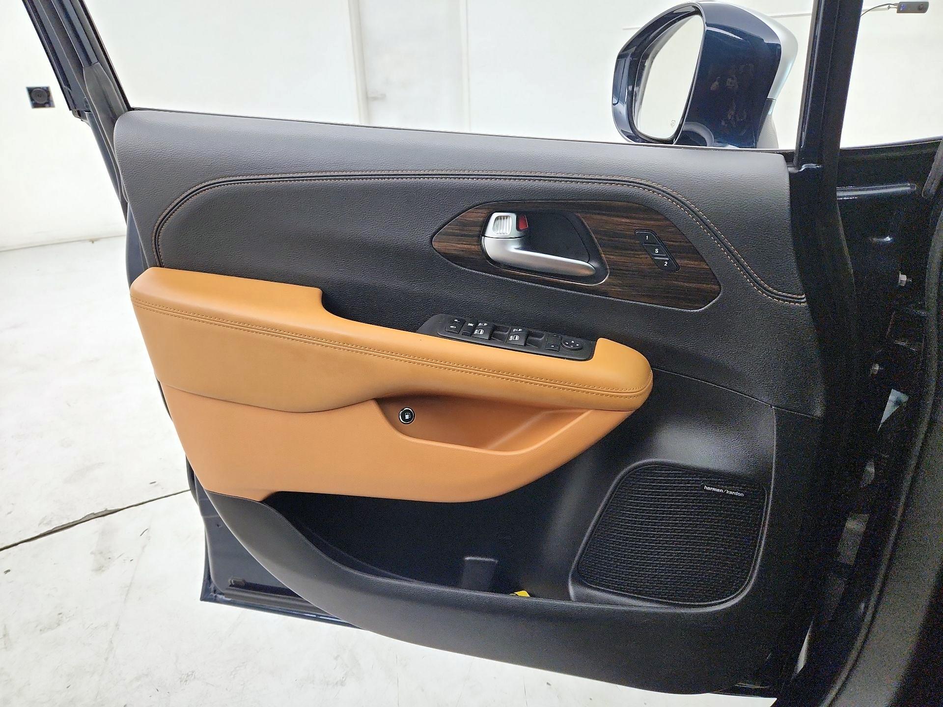 Thumbnail: 2022 Chrysler Pacifica - 12