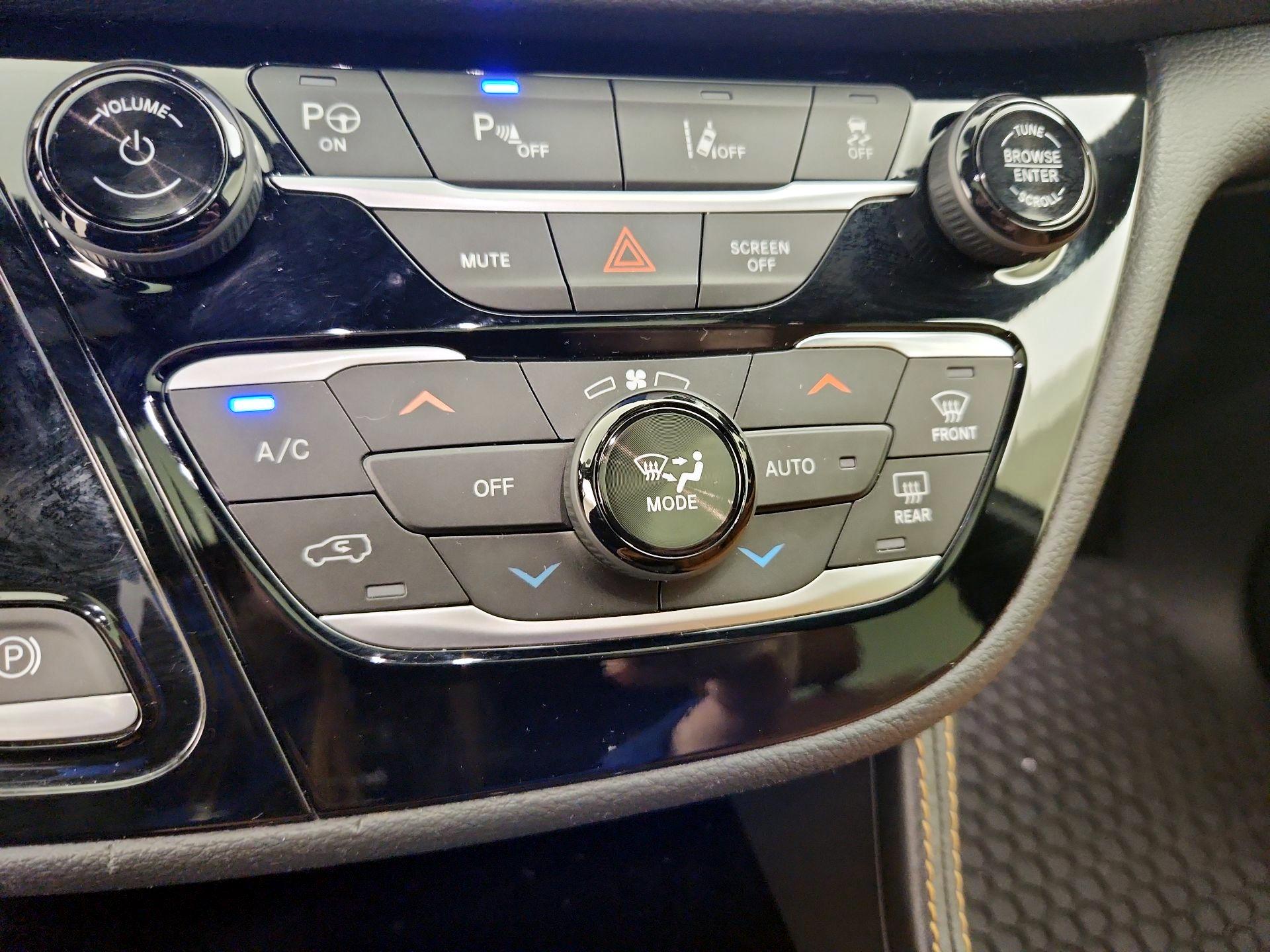 Thumbnail: 2022 Chrysler Pacifica - 17