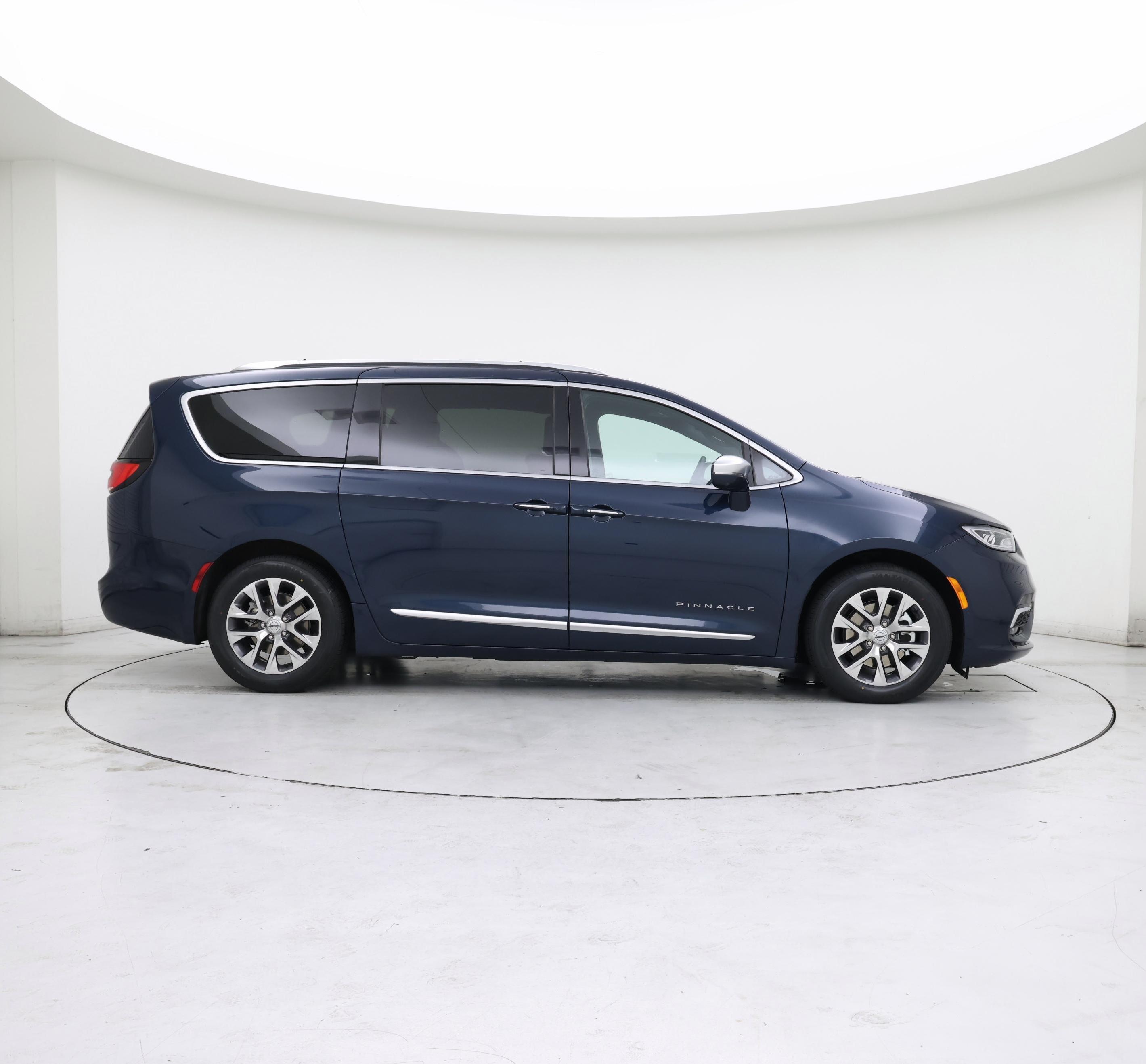 Thumbnail: 2022 Chrysler Pacifica - 7