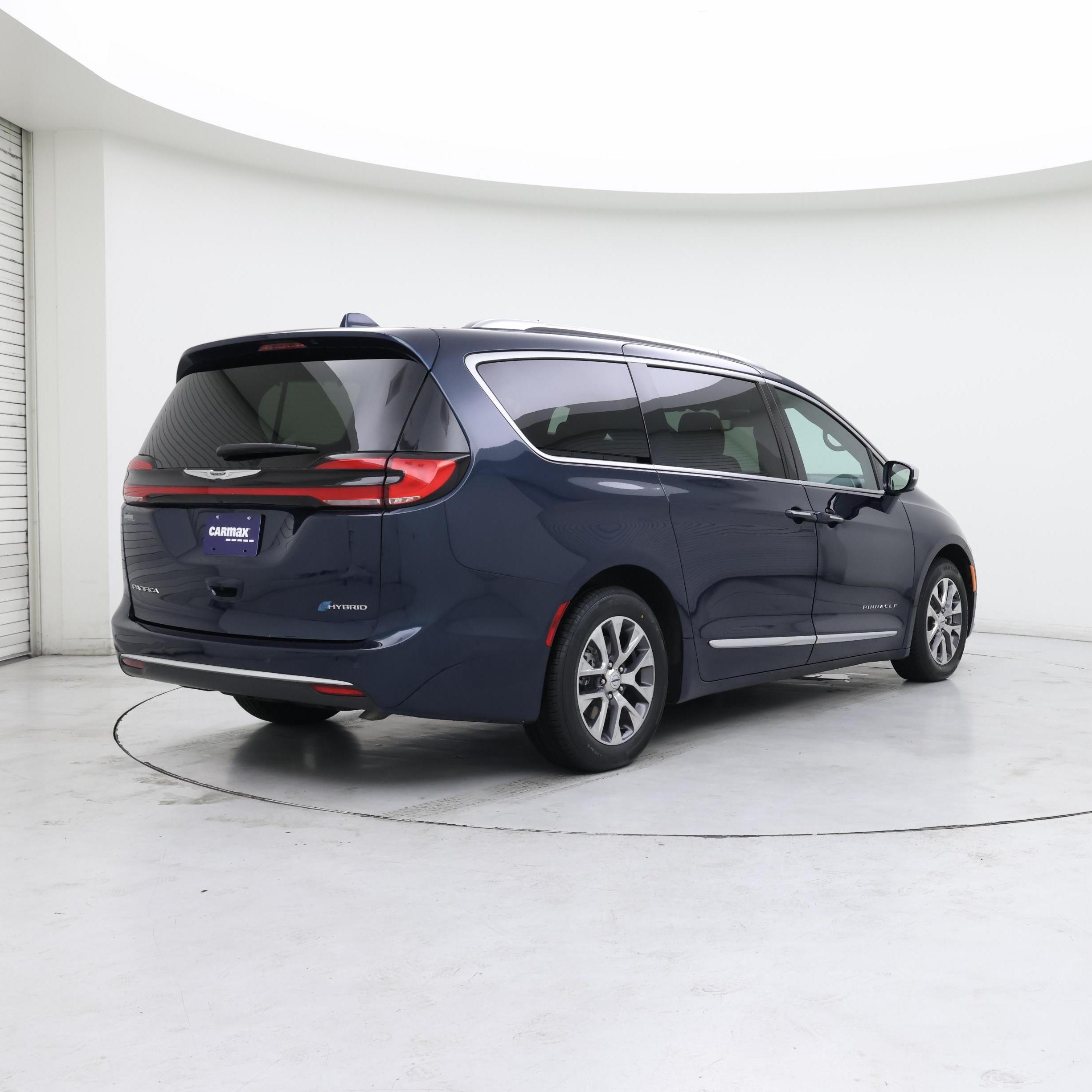 Thumbnail: 2022 Chrysler Pacifica - 8