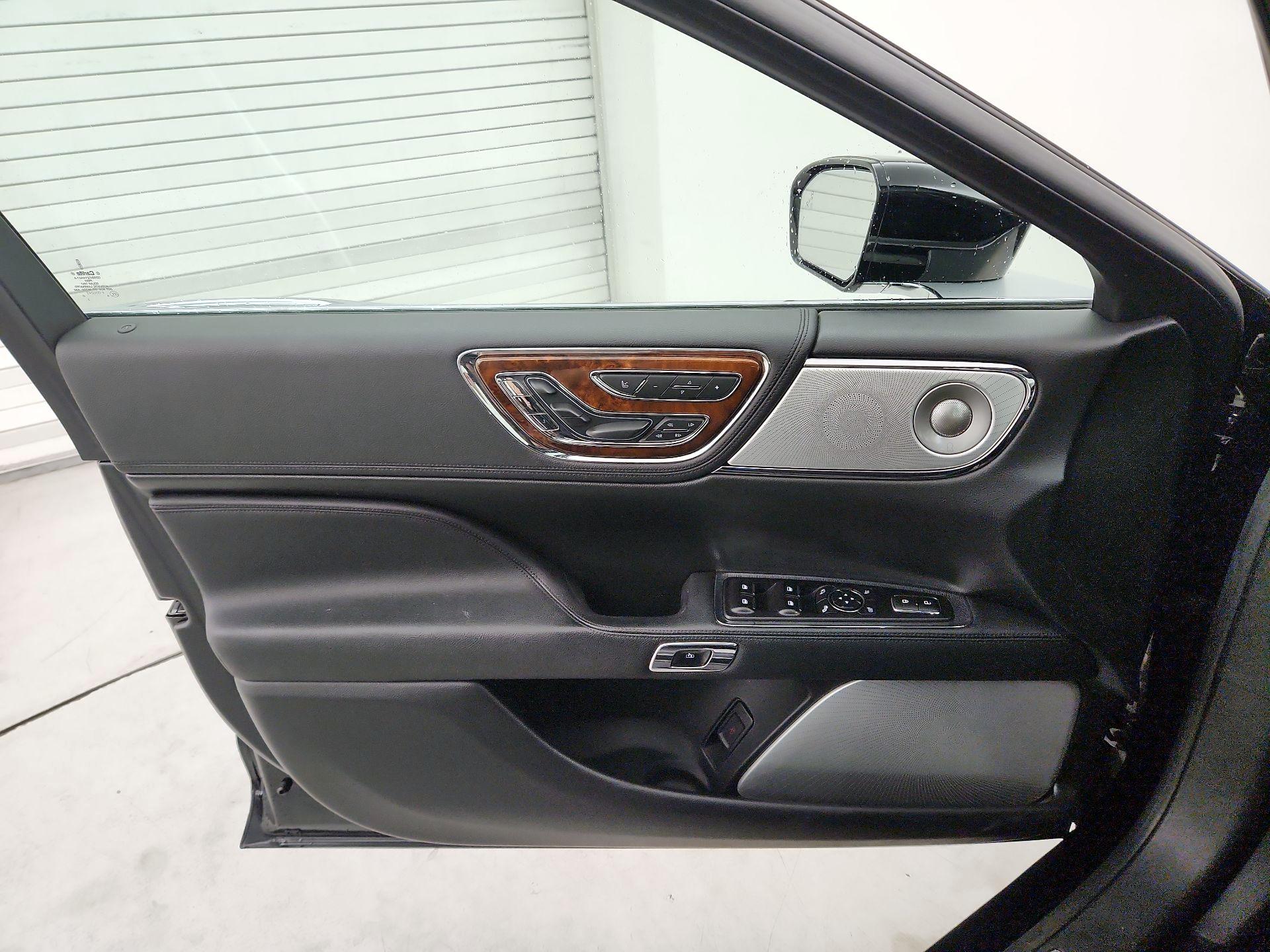 Thumbnail: 2017 Lincoln Continental - 12