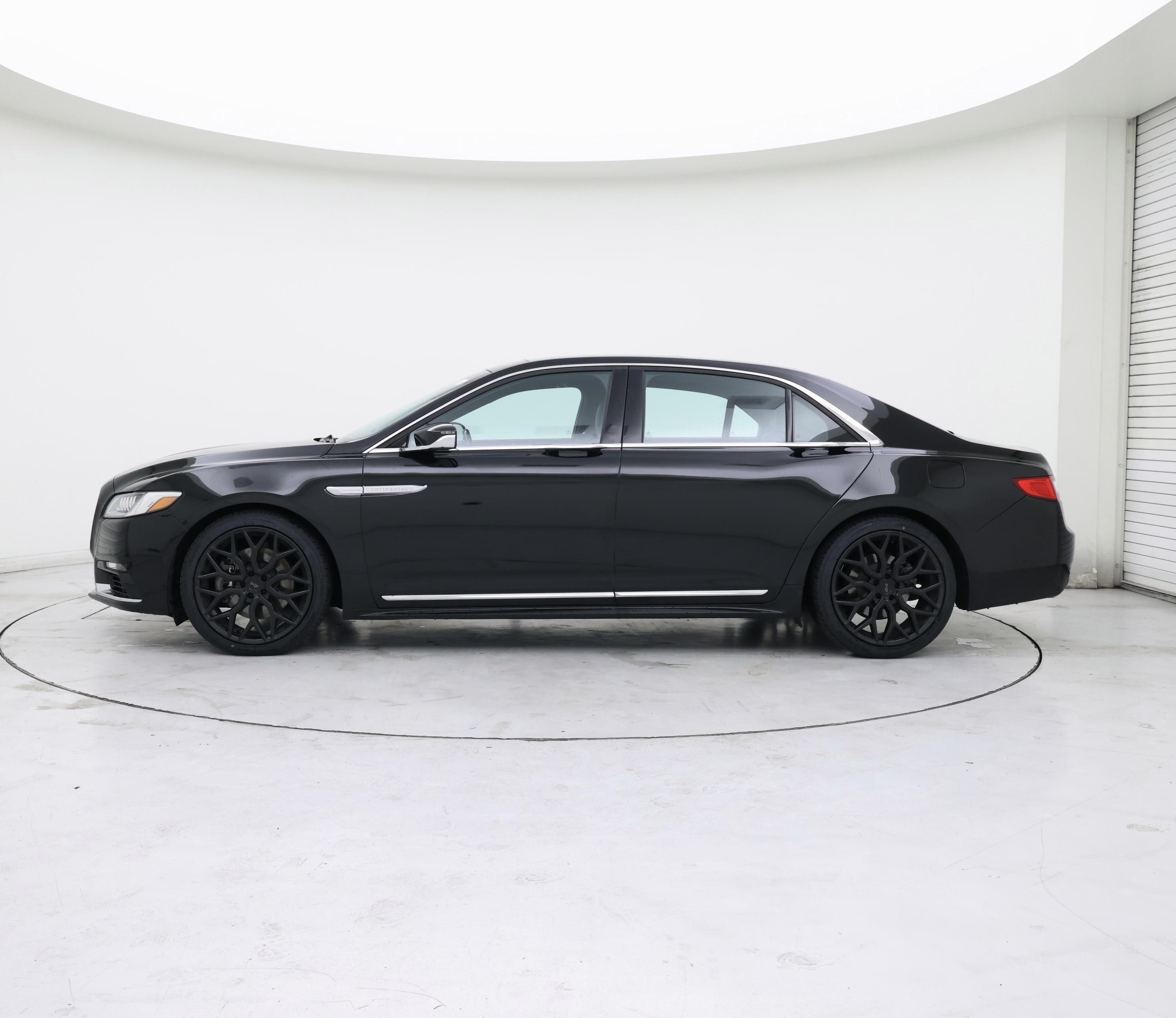 Thumbnail: 2017 Lincoln Continental - 3