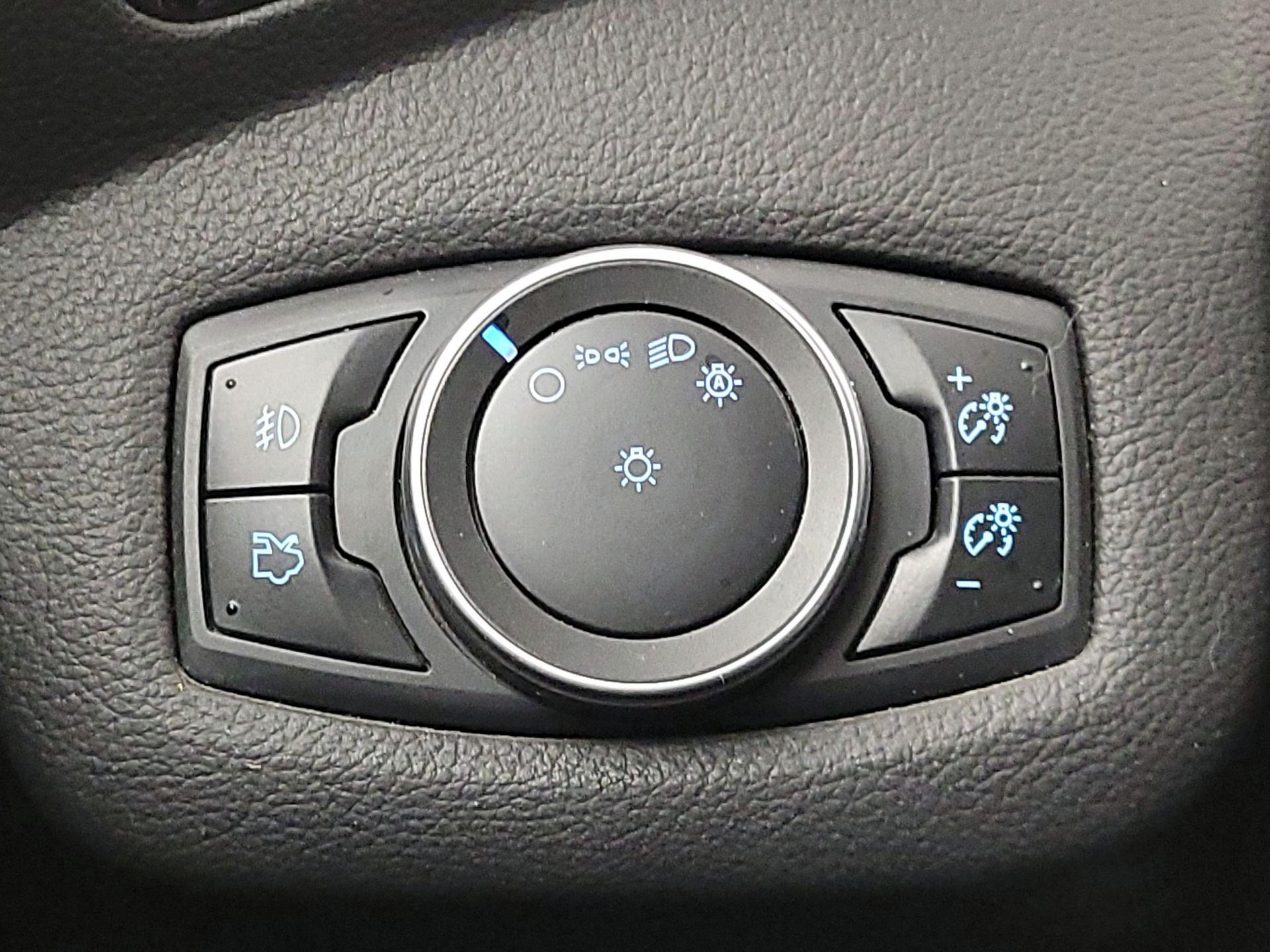 Thumbnail: 2016 Ford Escape - 13