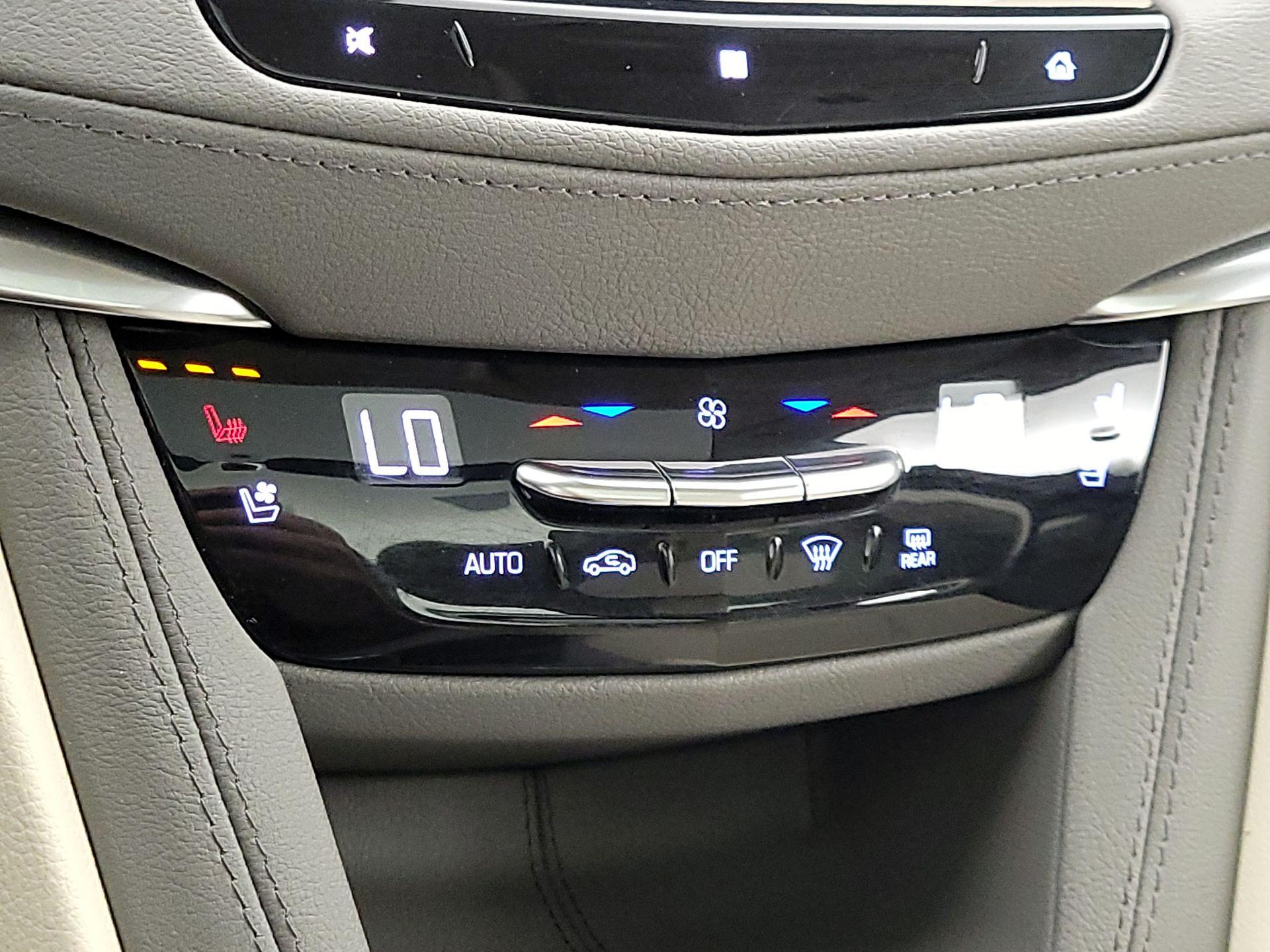 Thumbnail: 2021 Cadillac XT5 - 17