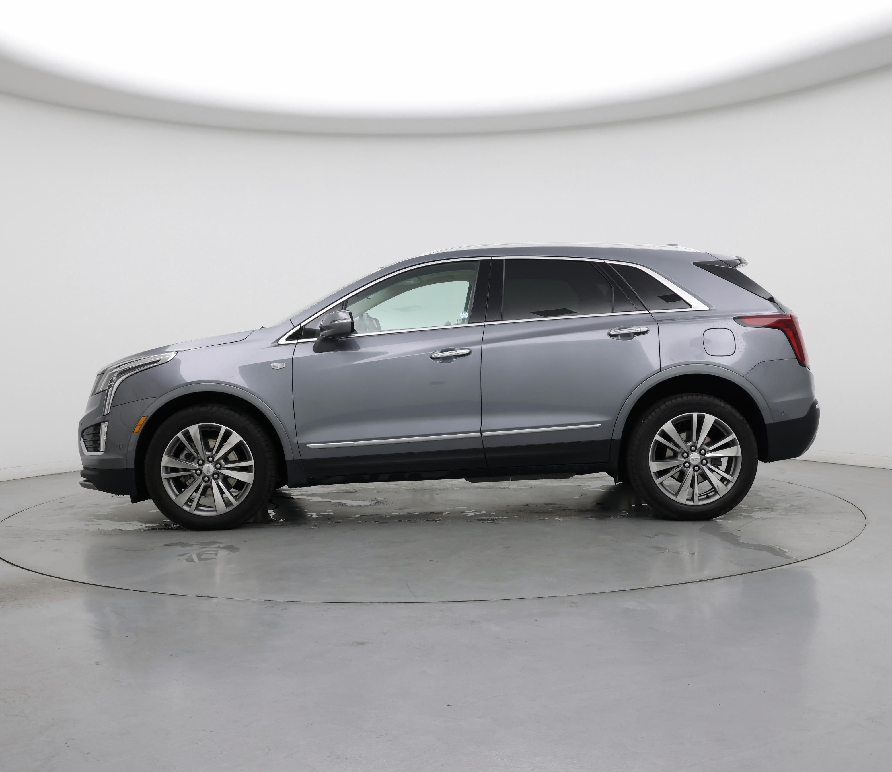 Thumbnail: 2021 Cadillac XT5 - 3