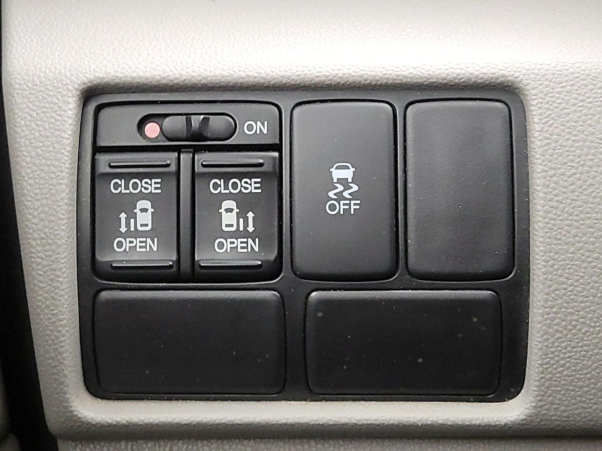 Thumbnail: 2017 Honda Odyssey - 13