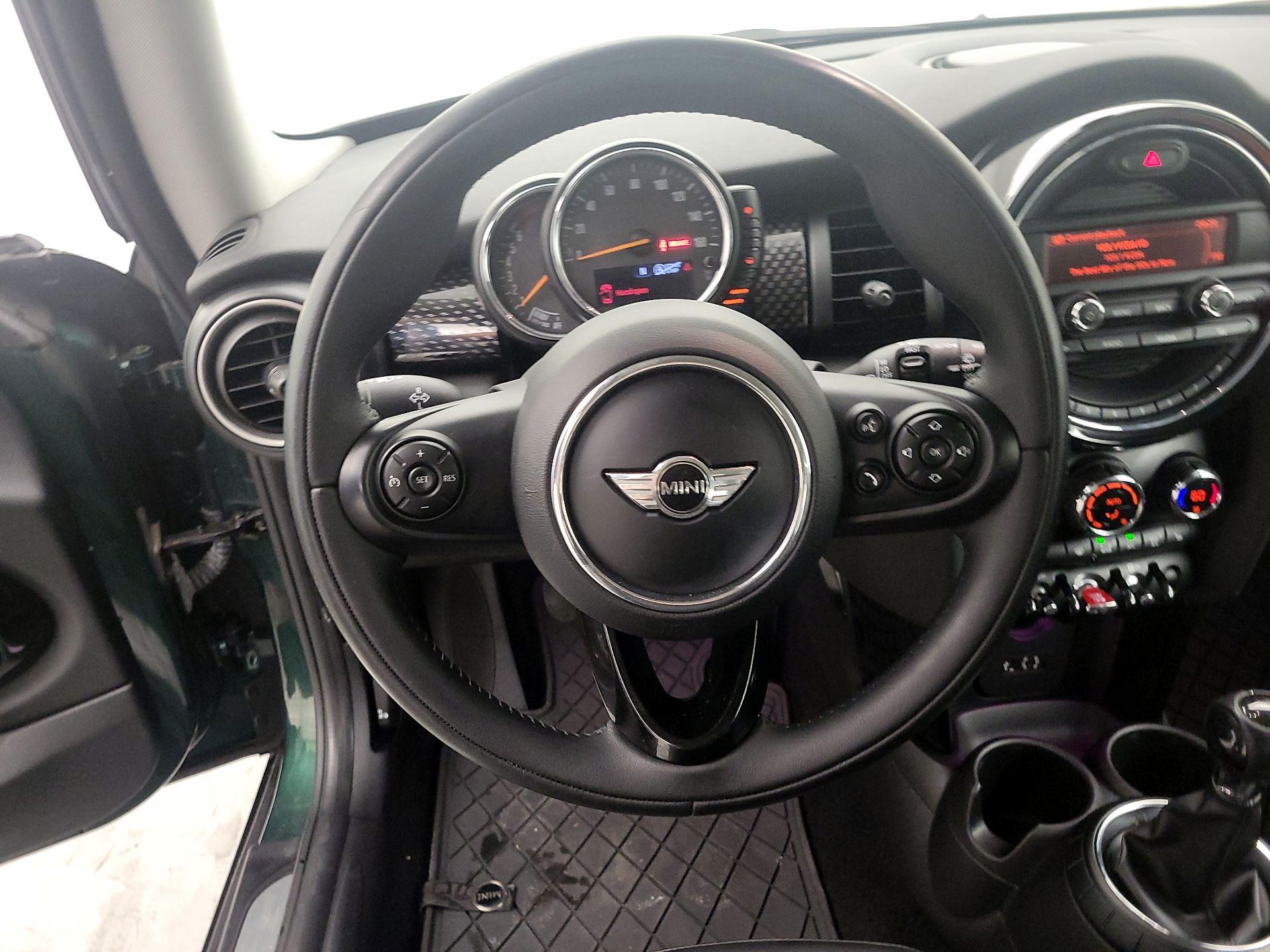 Thumbnail: 2015 MINI Cooper Hardtop - 10