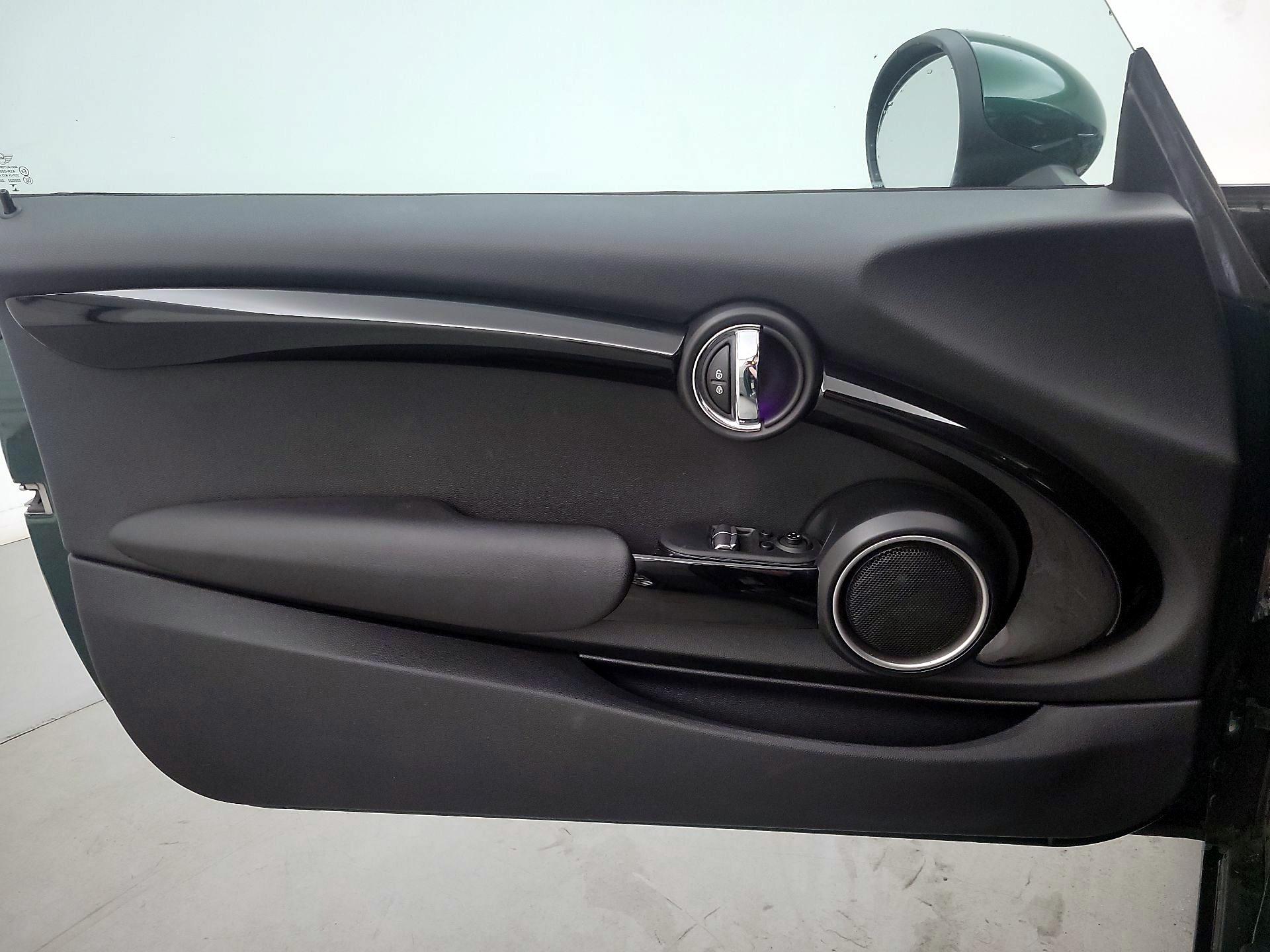 Thumbnail: 2015 MINI Cooper Hardtop - 12