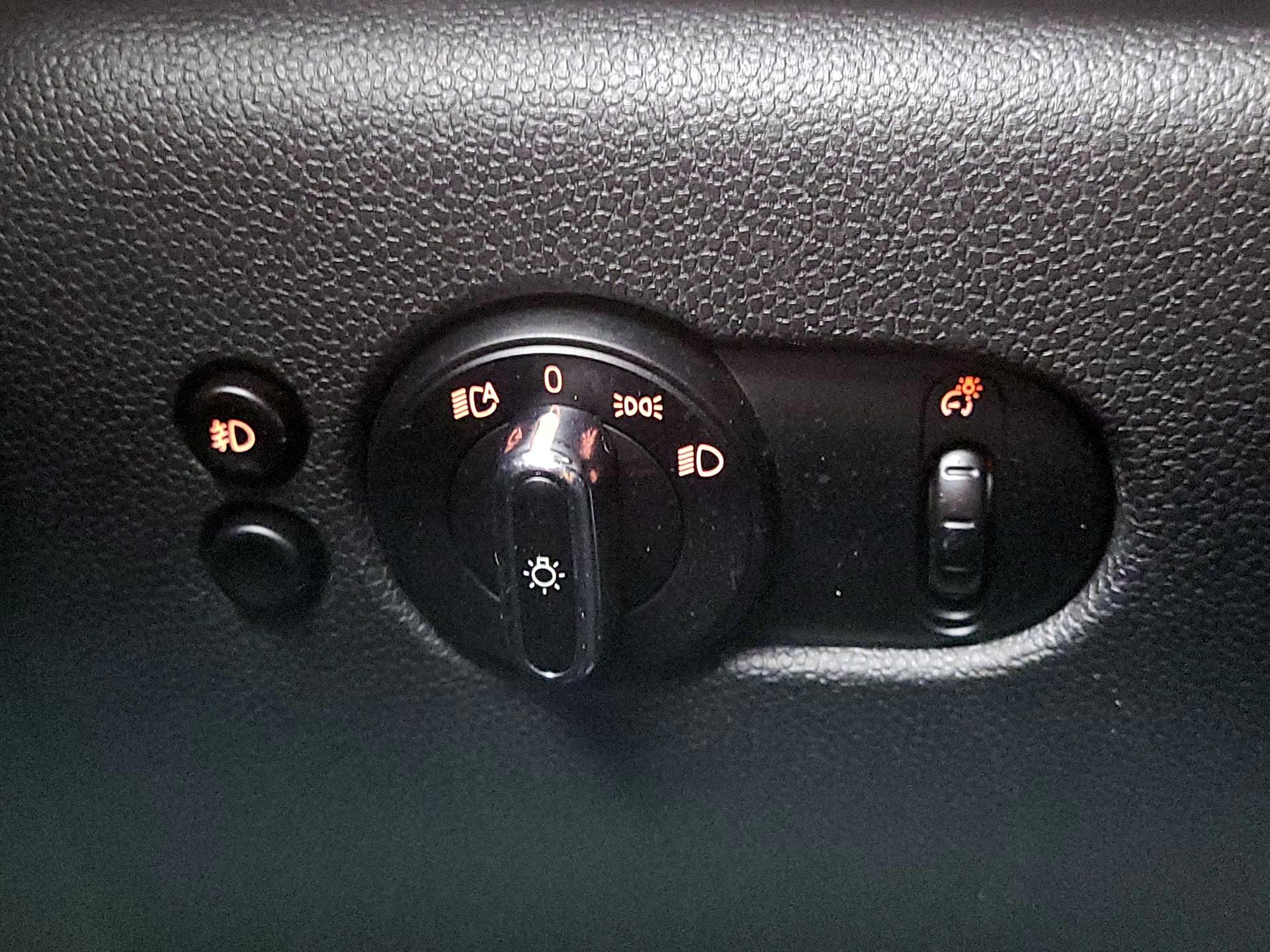 Thumbnail: 2015 MINI Cooper Hardtop - 13