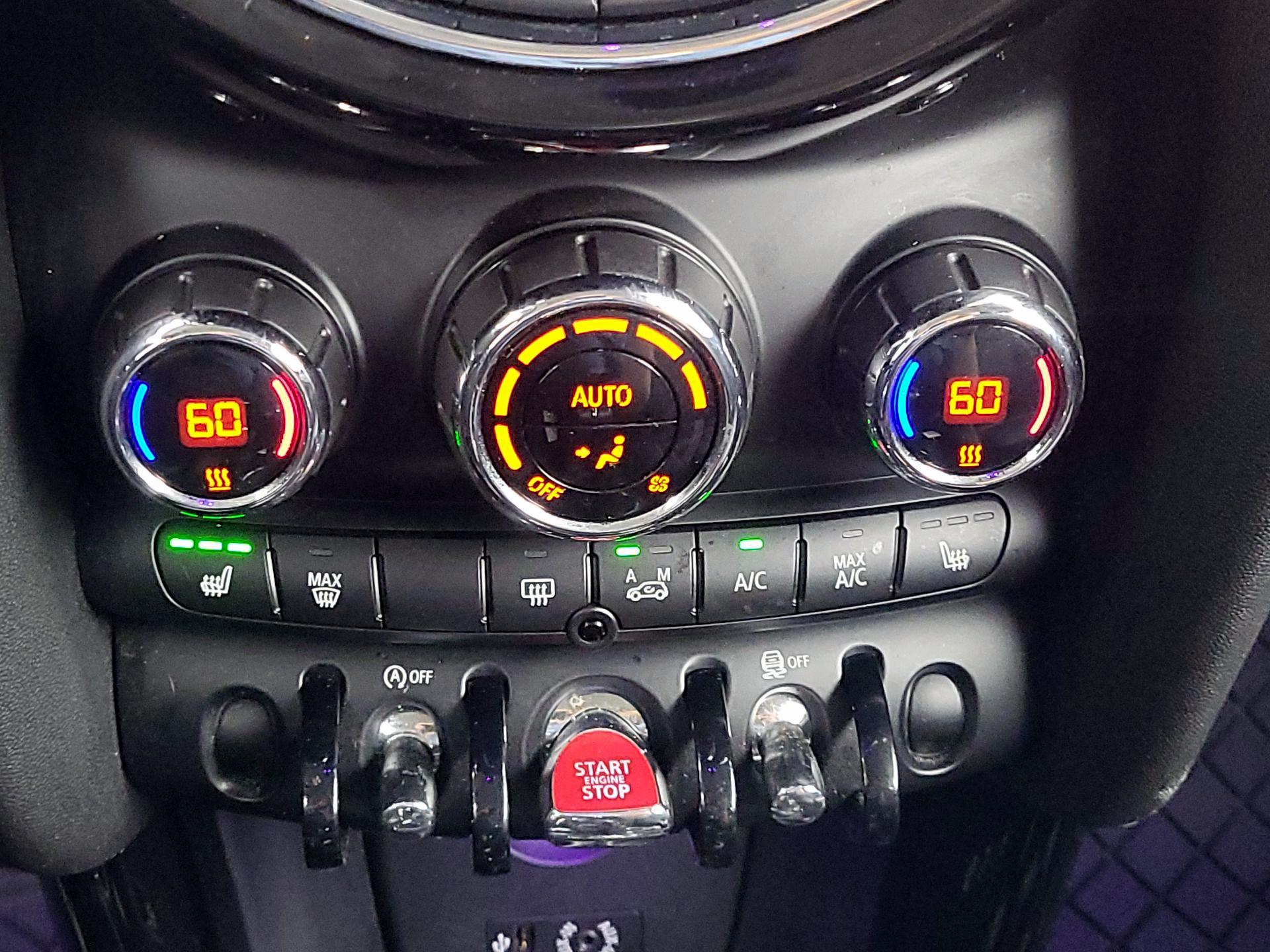 Thumbnail: 2015 MINI Cooper Hardtop - 15