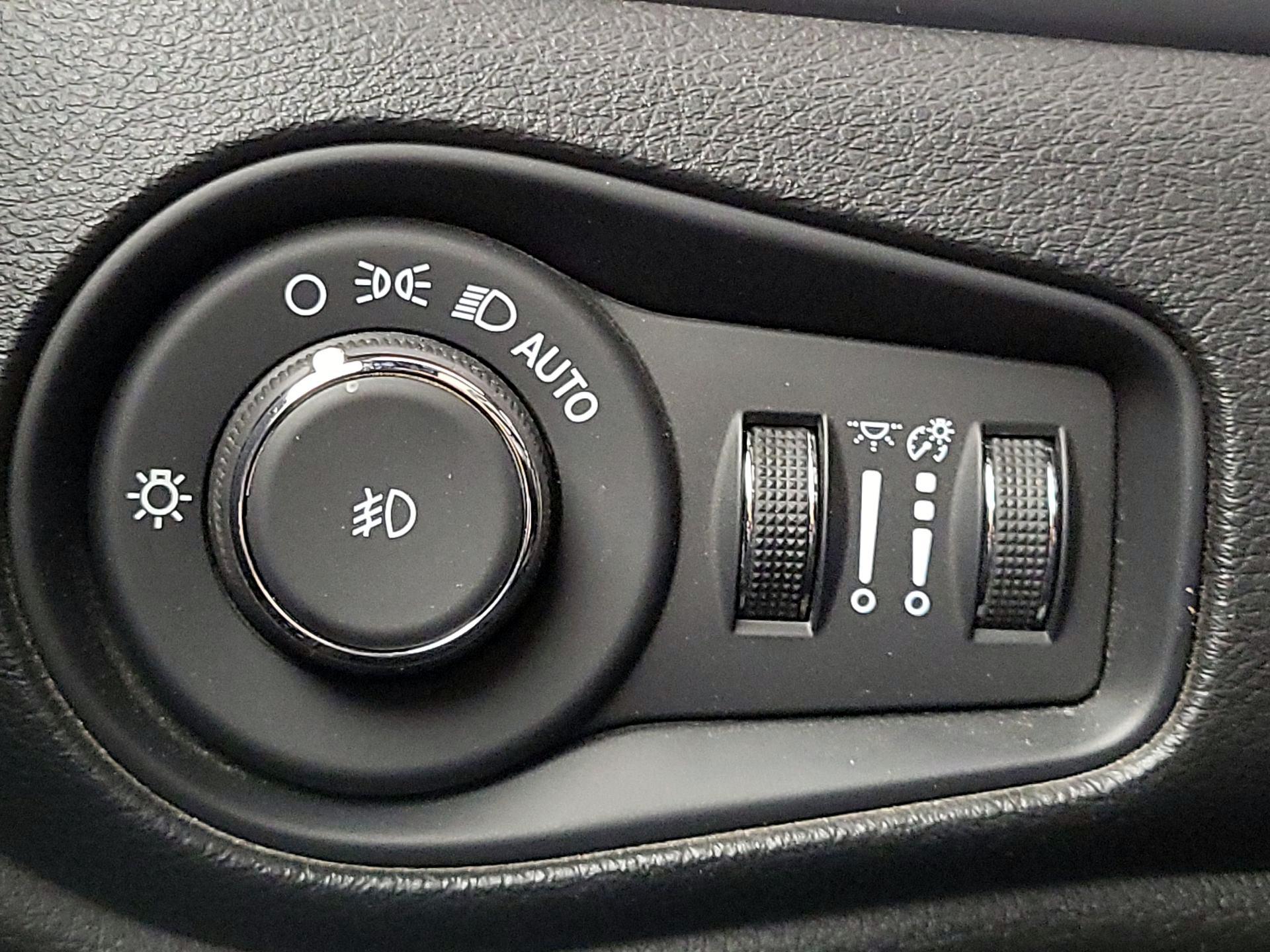 Thumbnail: 2021 Jeep Renegade - 13