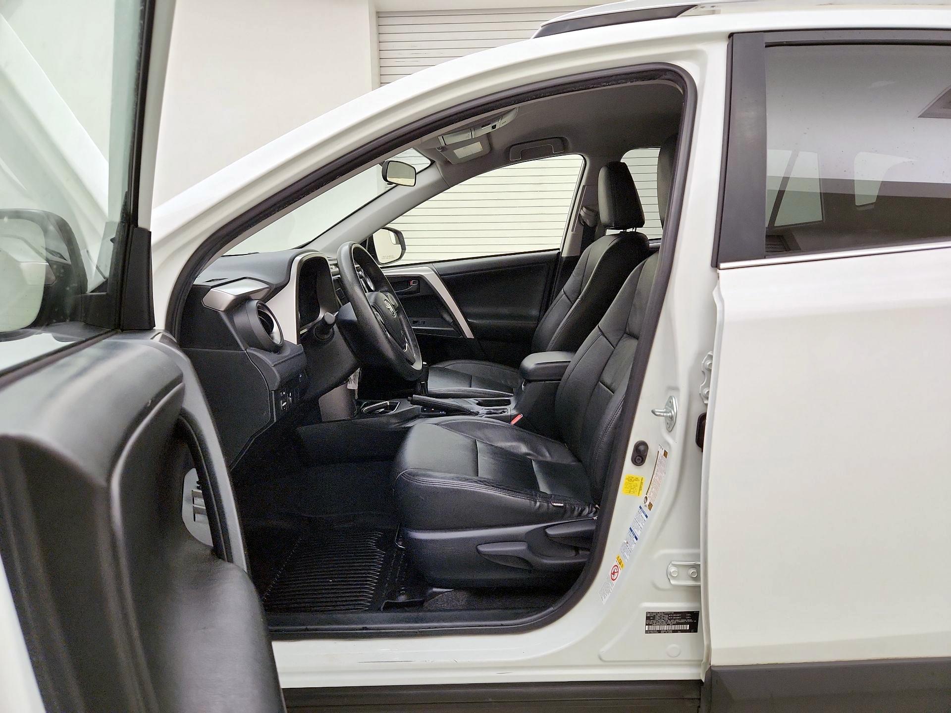 Thumbnail: 2016 Toyota RAV4 - 11
