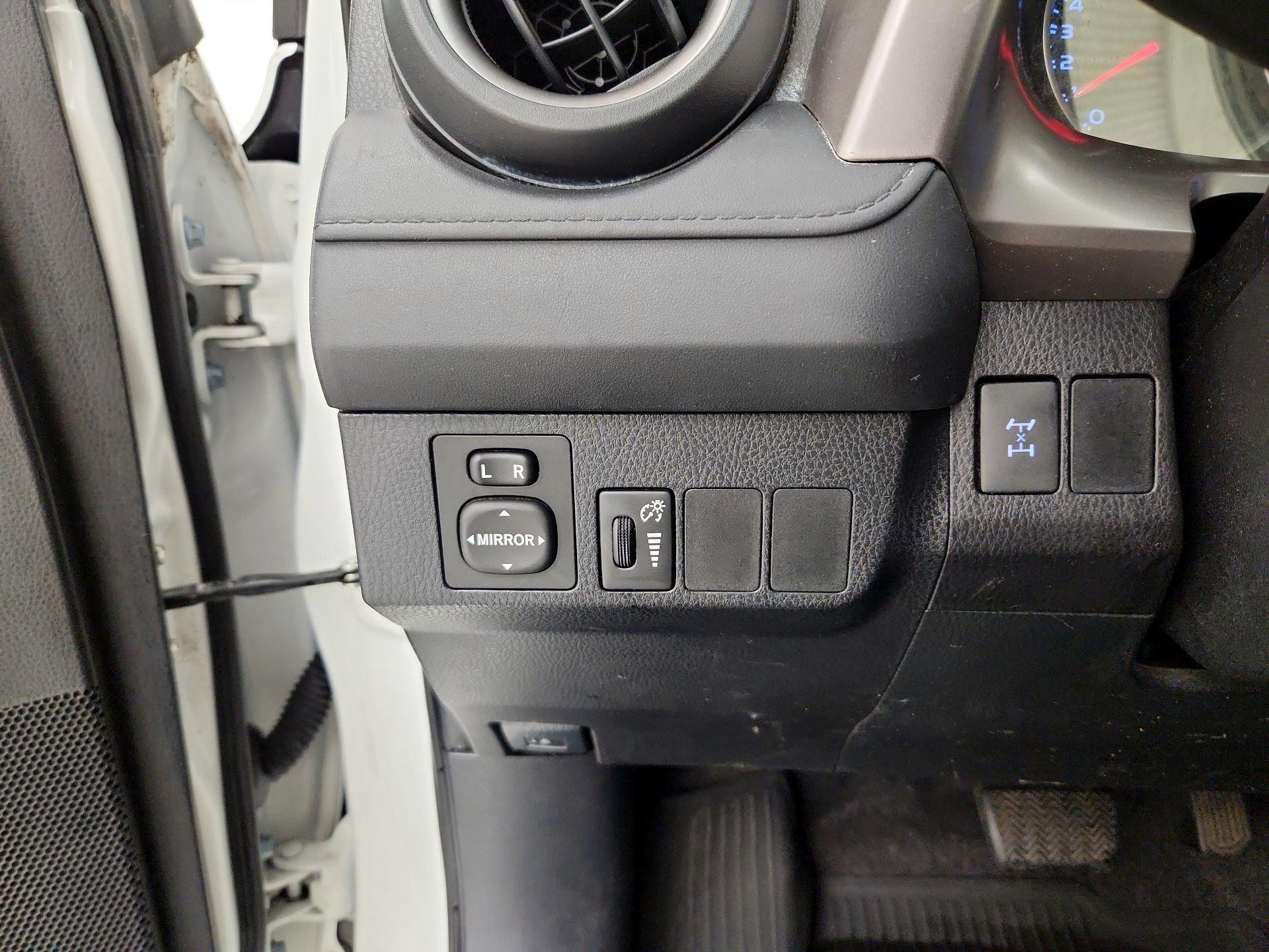 Thumbnail: 2016 Toyota RAV4 - 13