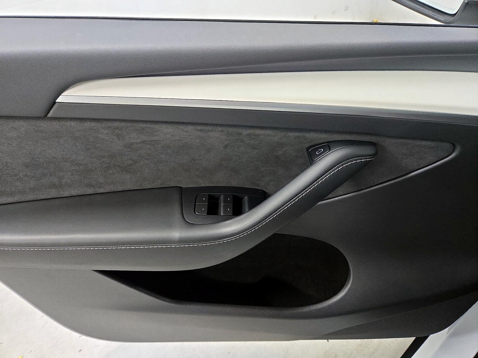 Thumbnail: 2023 Tesla Model Y - 12