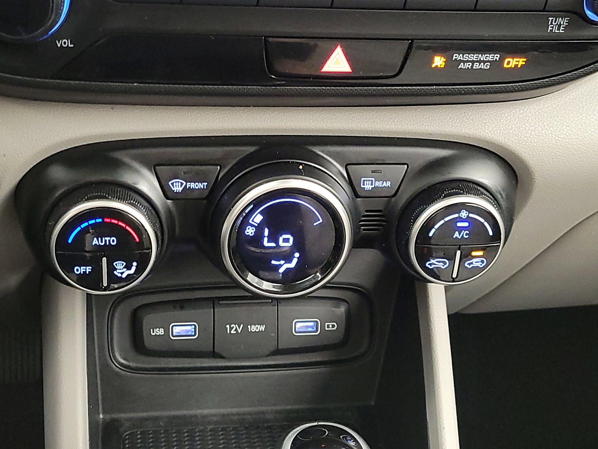 Thumbnail: 2022 Hyundai Venue - 16