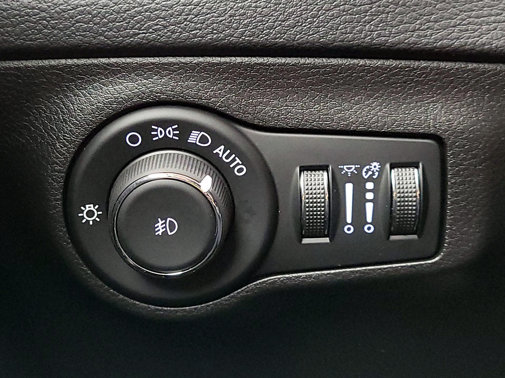 Thumbnail: 2020 Jeep Compass - 13