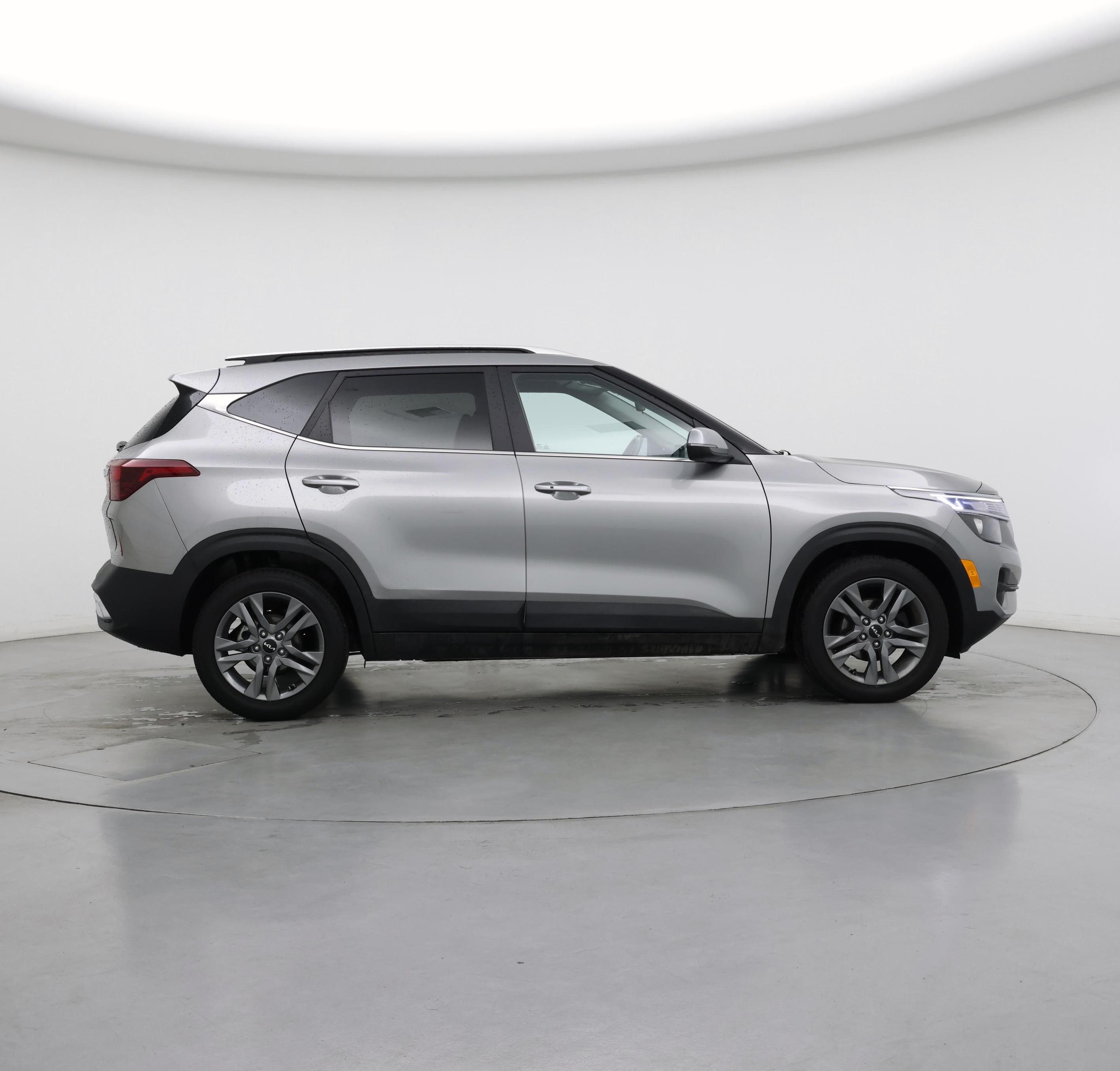 Thumbnail: 2023 Kia Seltos - 7