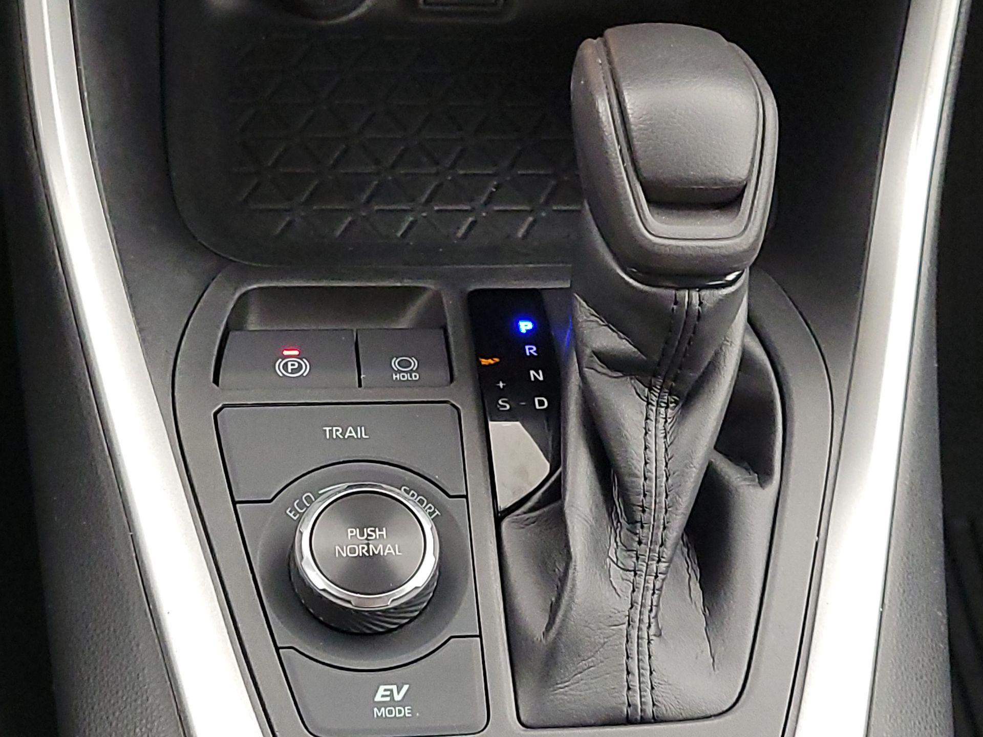 Thumbnail: 2023 Toyota RAV4 - 17