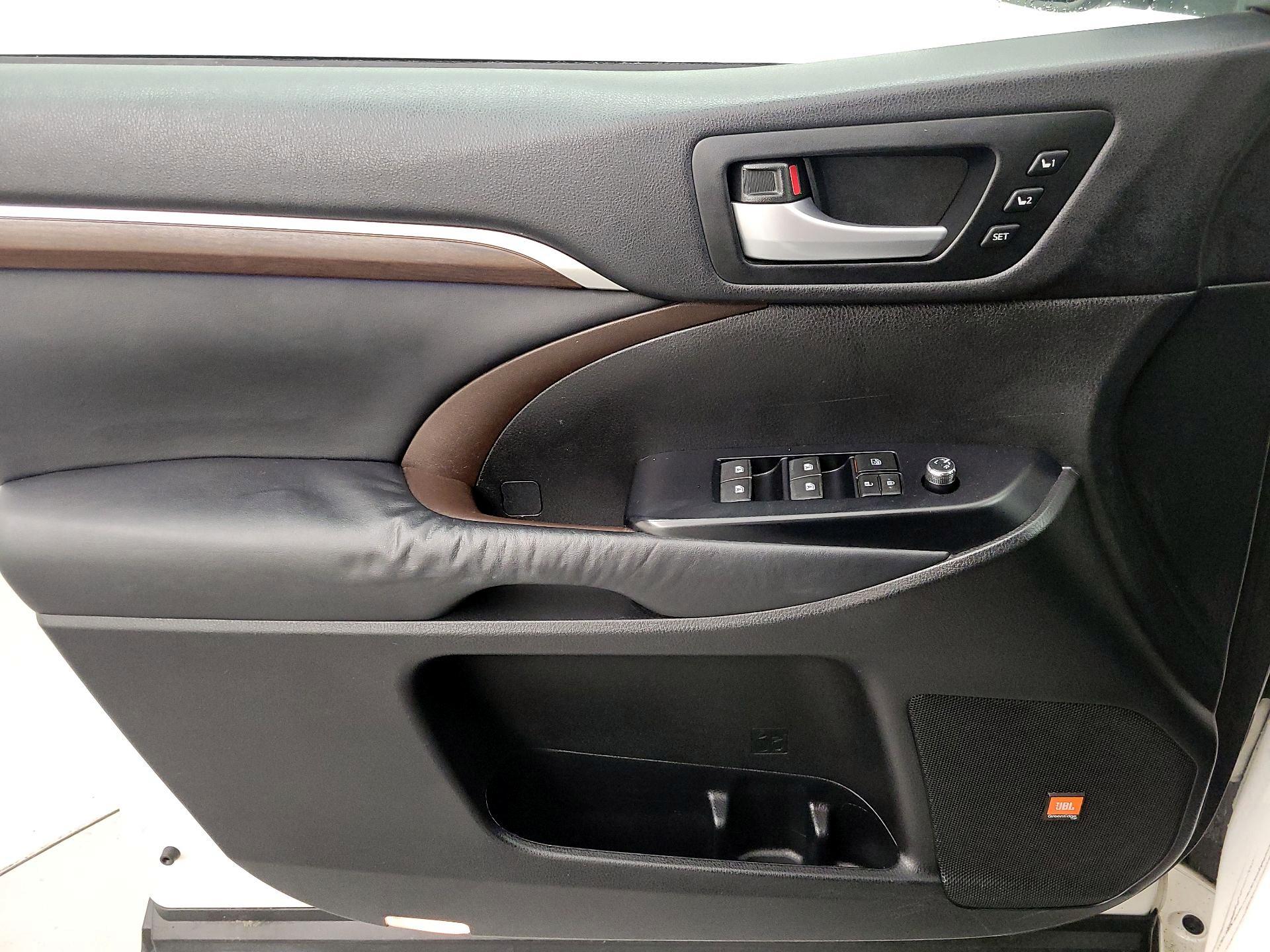 Thumbnail: 2014 Toyota Highlander - 12