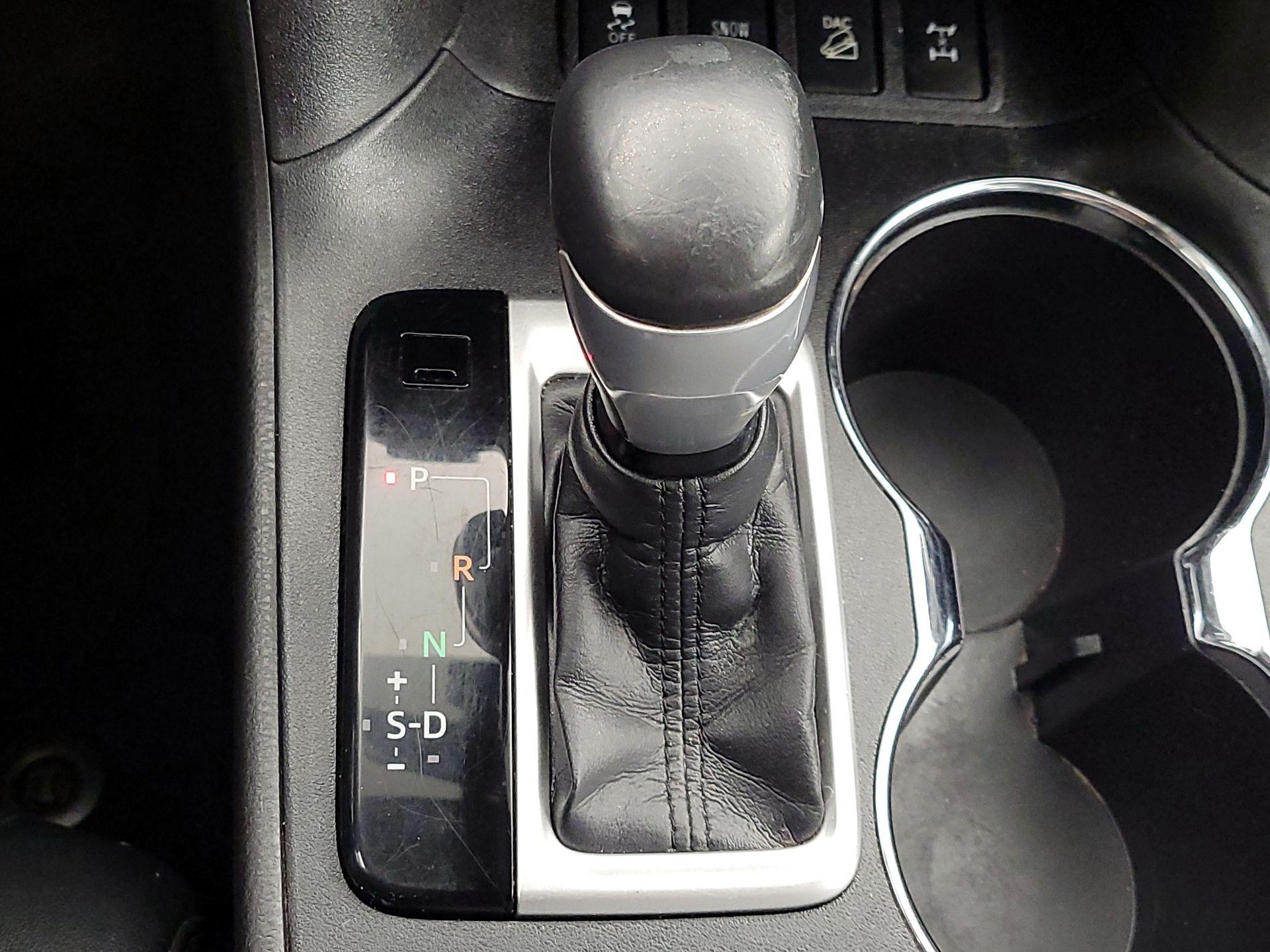 Thumbnail: 2014 Toyota Highlander - 18