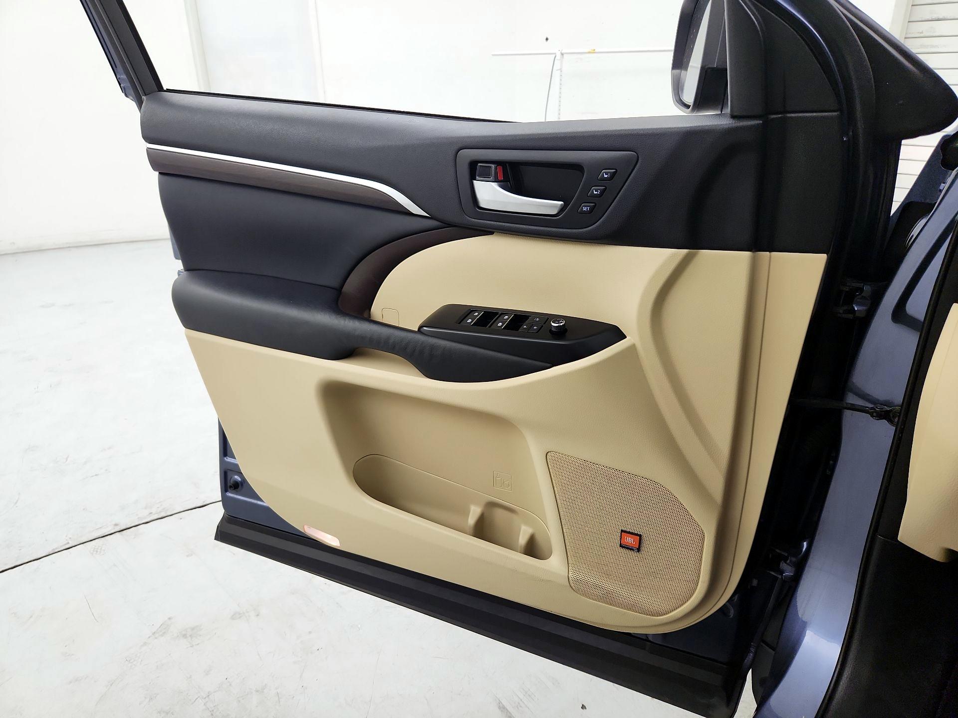 Thumbnail: 2014 Toyota Highlander - 12