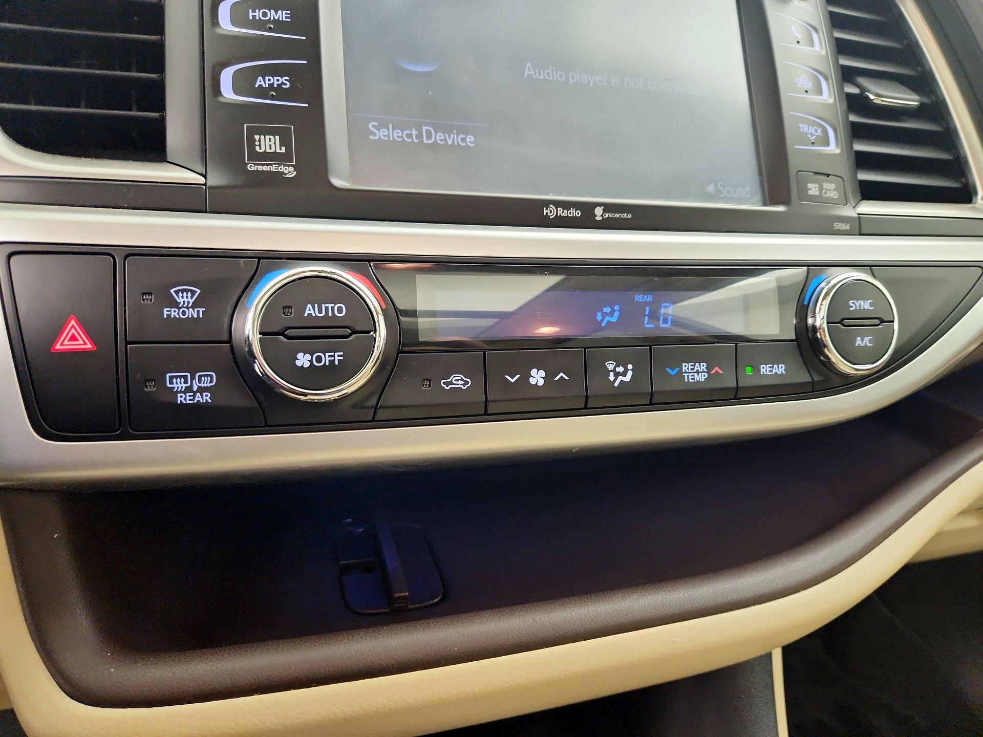 Thumbnail: 2014 Toyota Highlander - 16