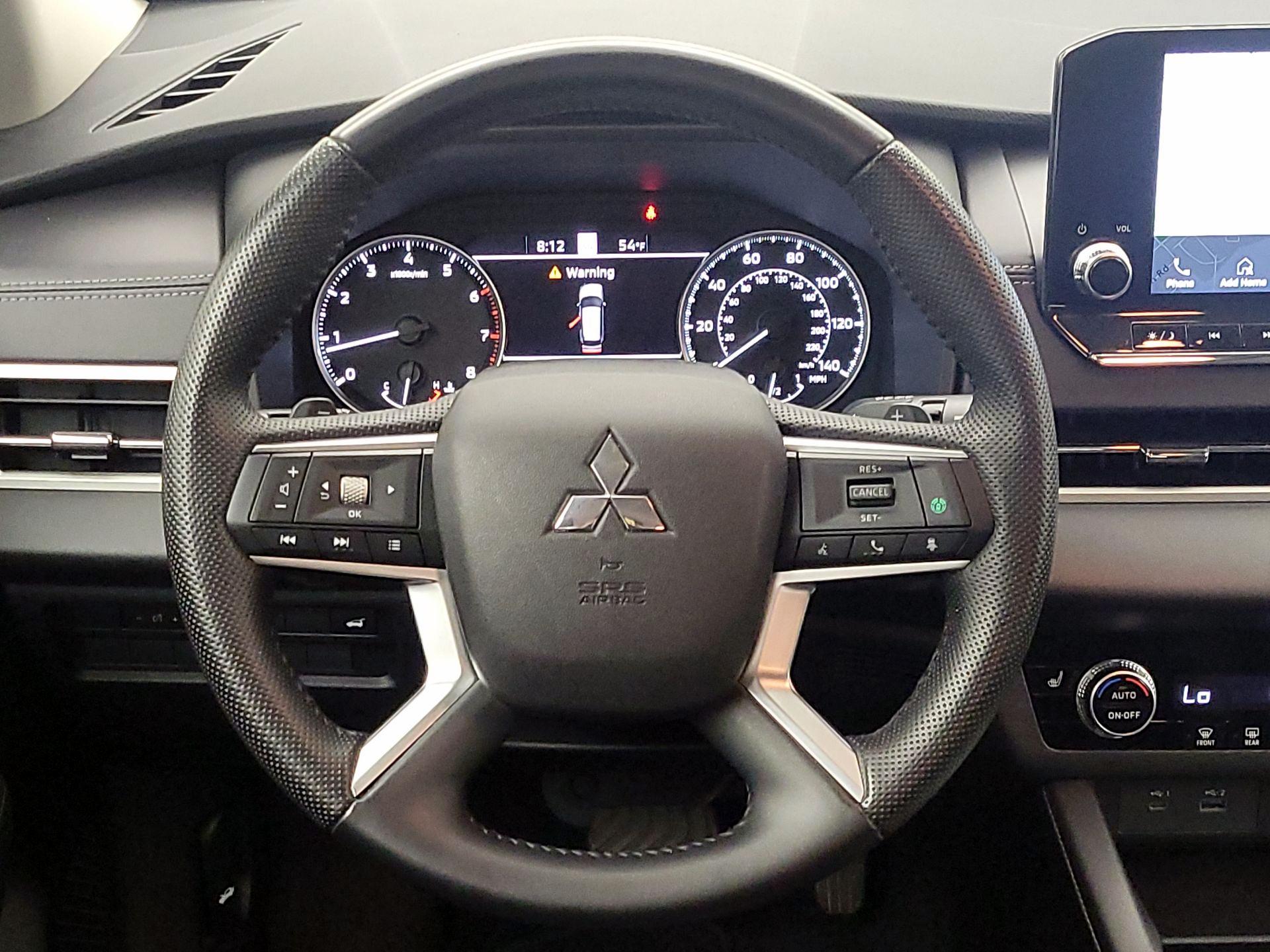 Thumbnail: 2023 Mitsubishi Outlander - 10