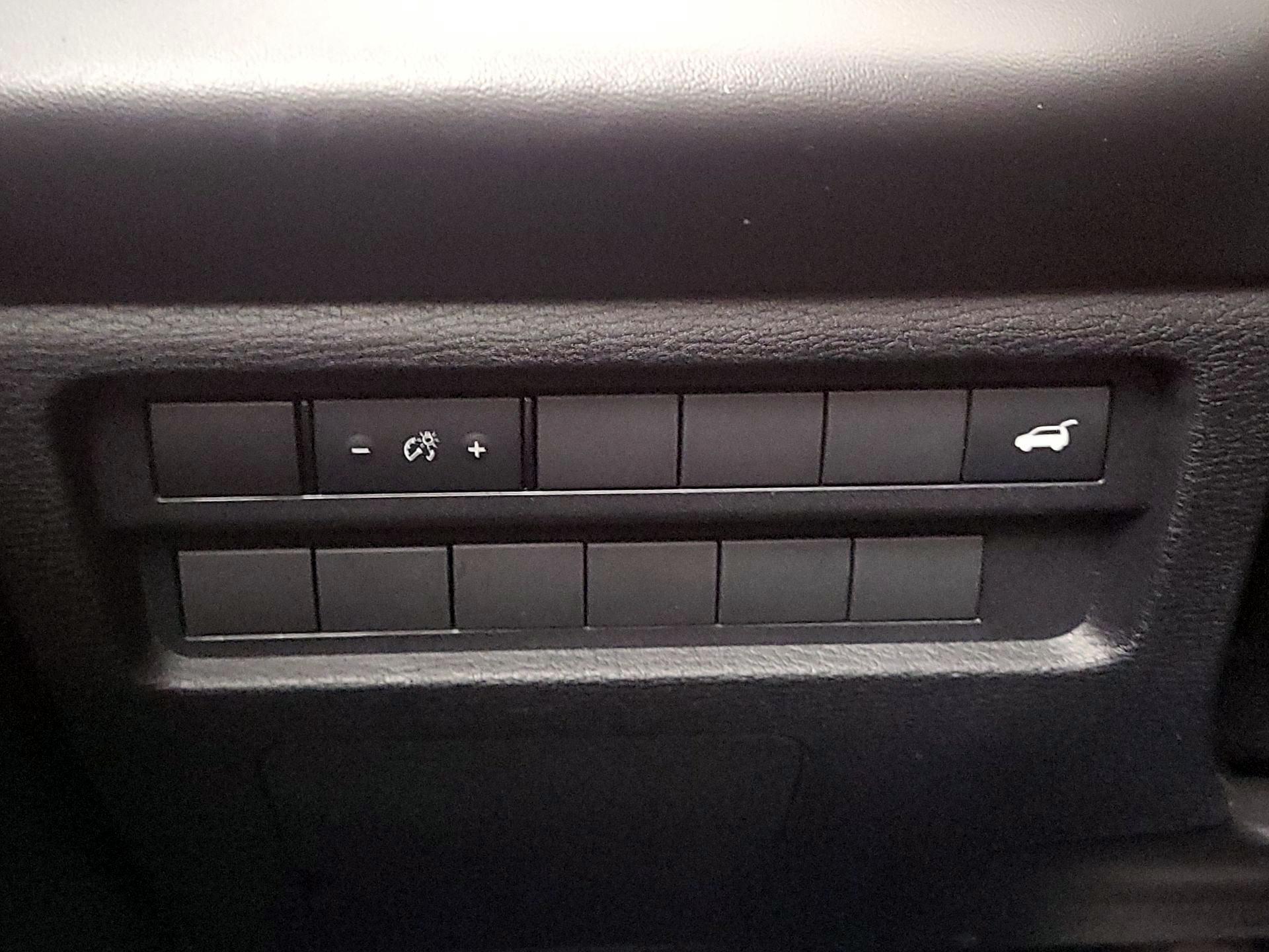 Thumbnail: 2023 Mitsubishi Outlander - 13