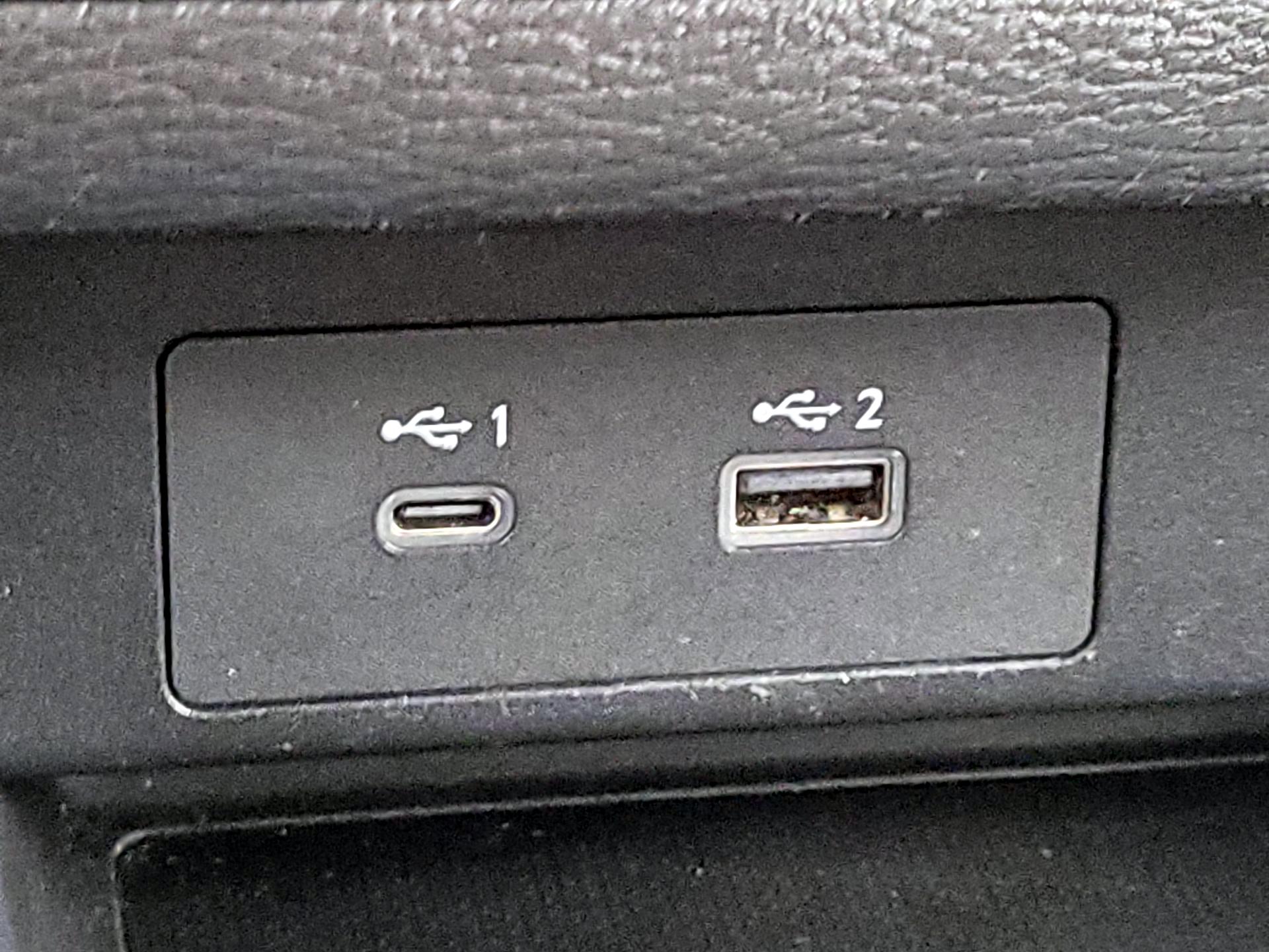 Thumbnail: 2023 Mitsubishi Outlander - 19