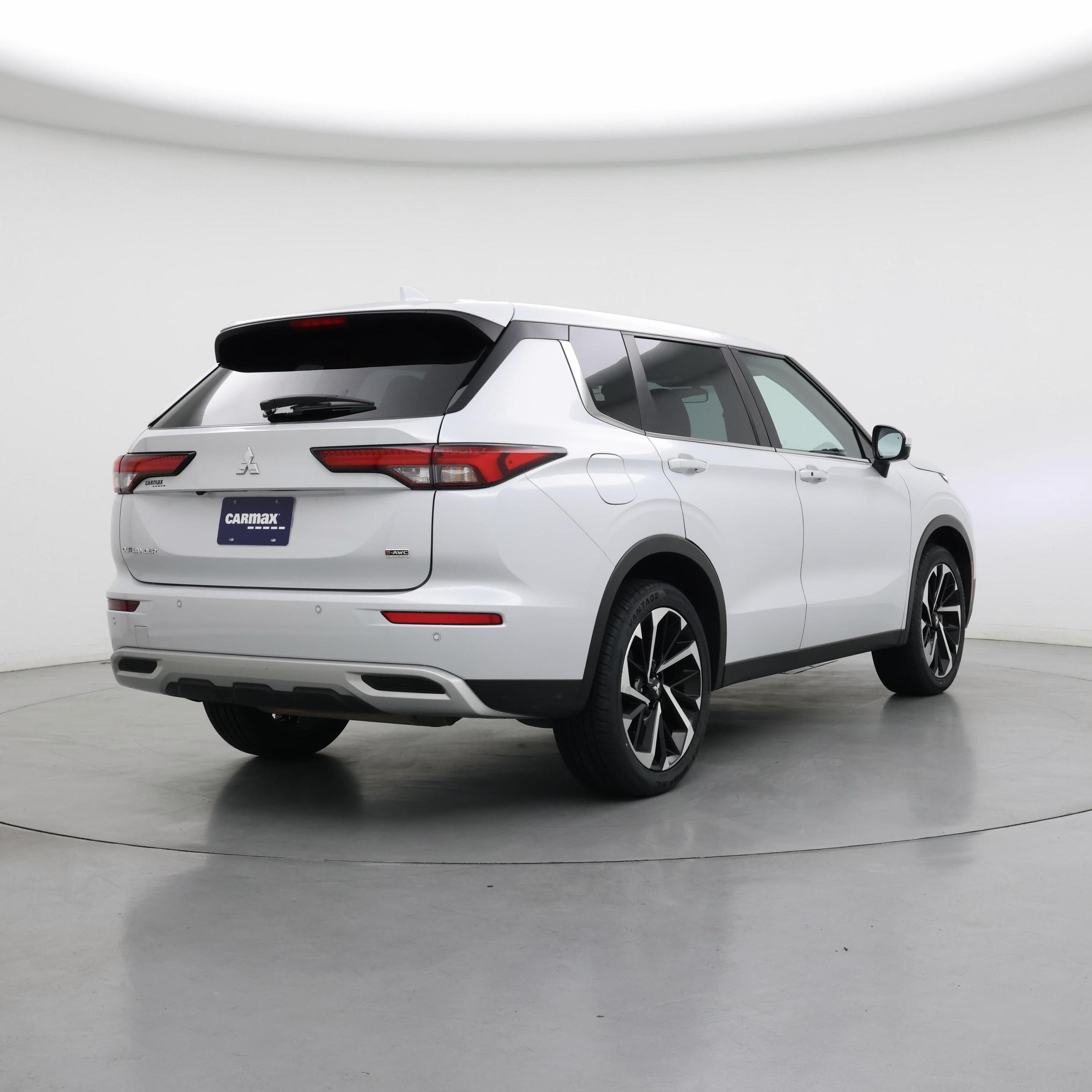 Thumbnail: 2023 Mitsubishi Outlander - 8