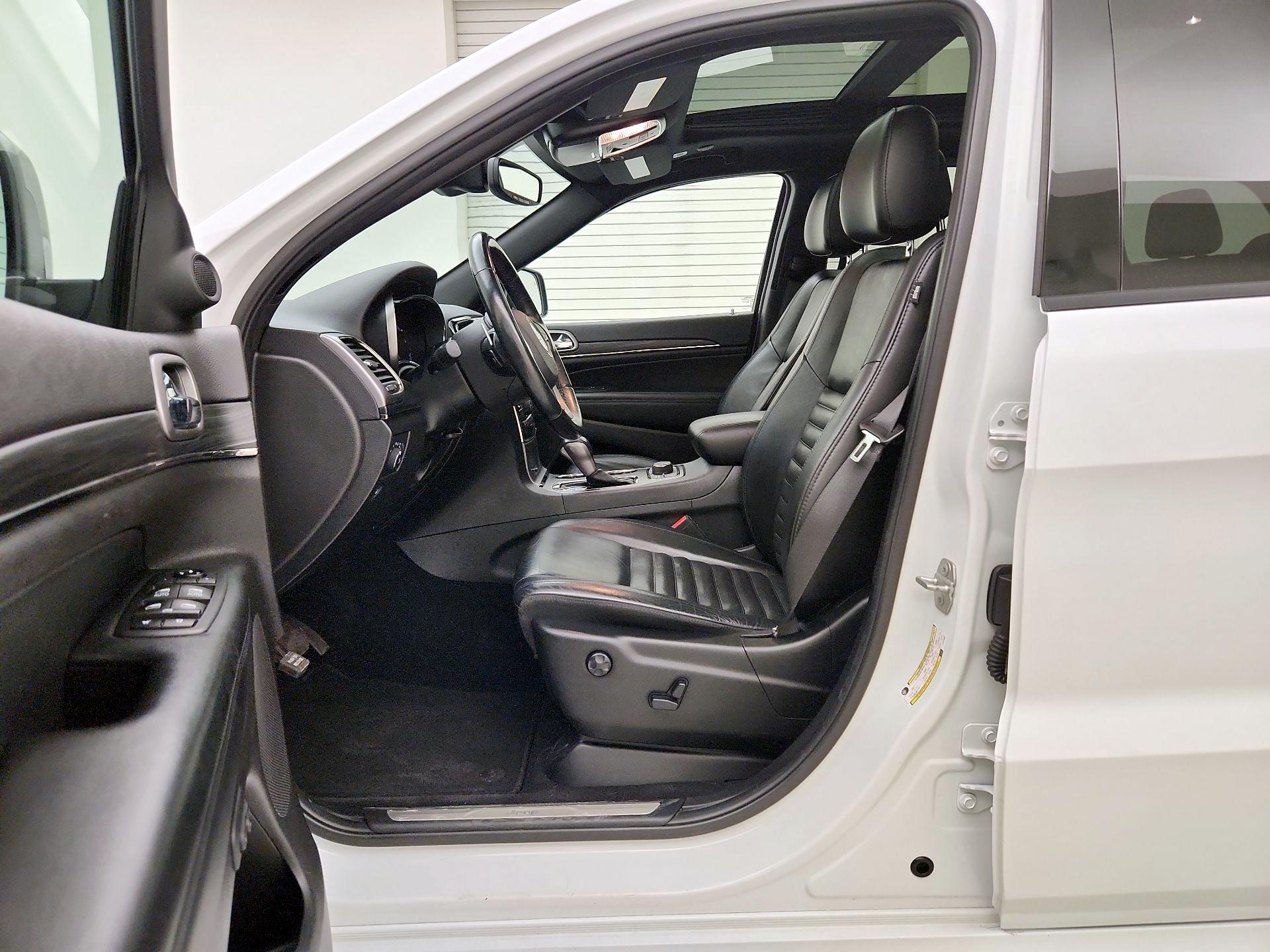 Thumbnail: 2020 Jeep Grand Cherokee - 11