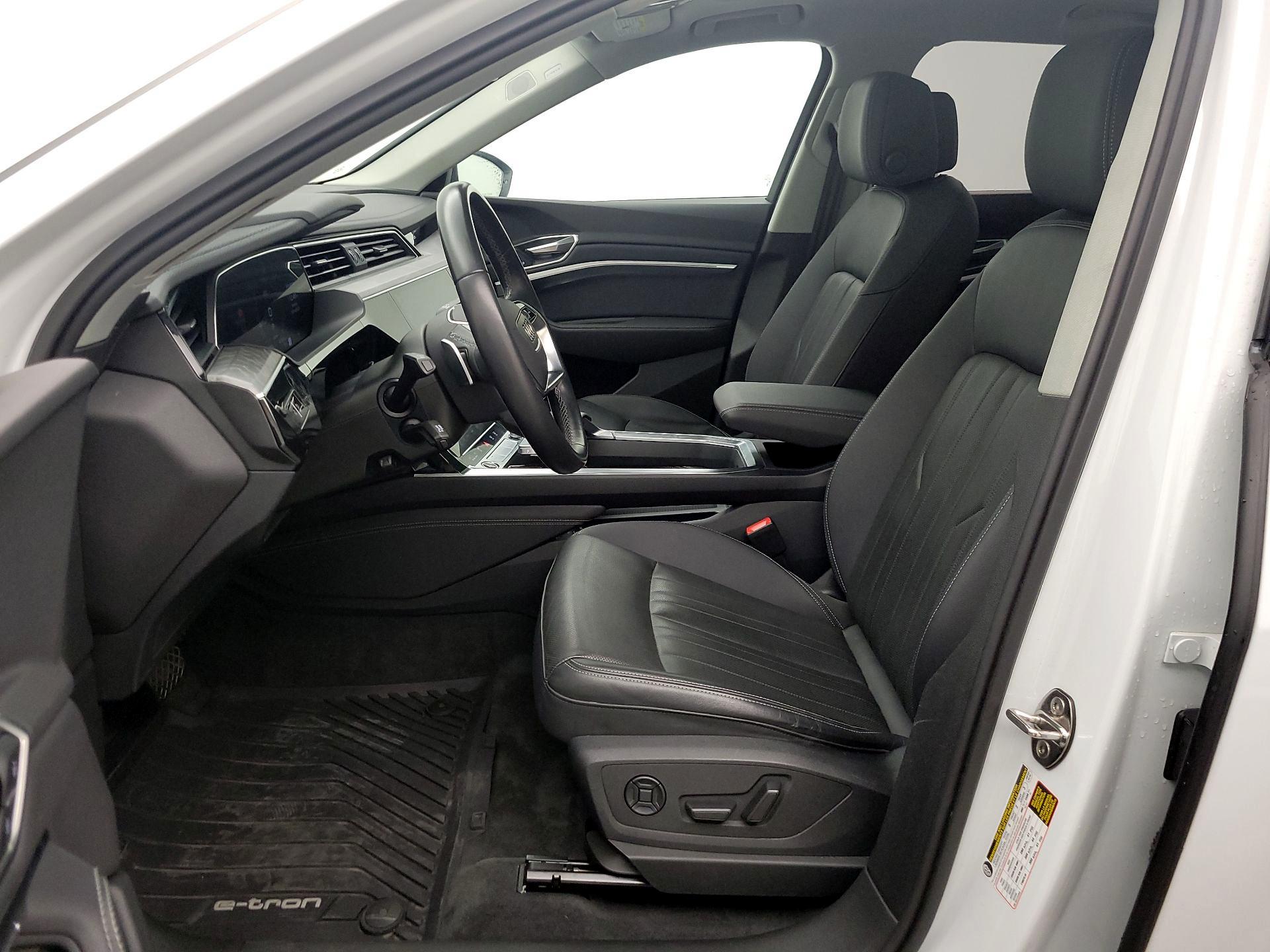 Thumbnail: 2024 Audi Q8 e-tron - 11