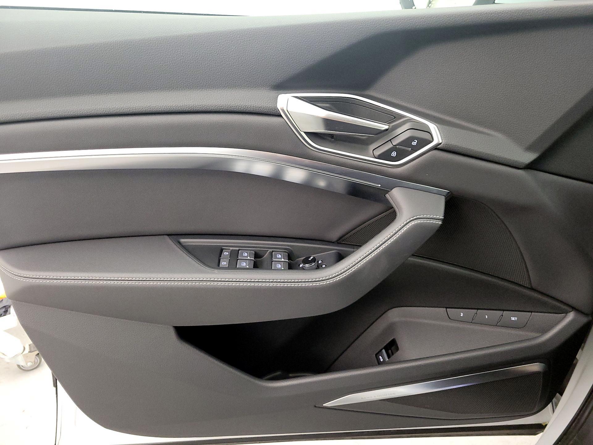 Thumbnail: 2024 Audi Q8 e-tron - 12