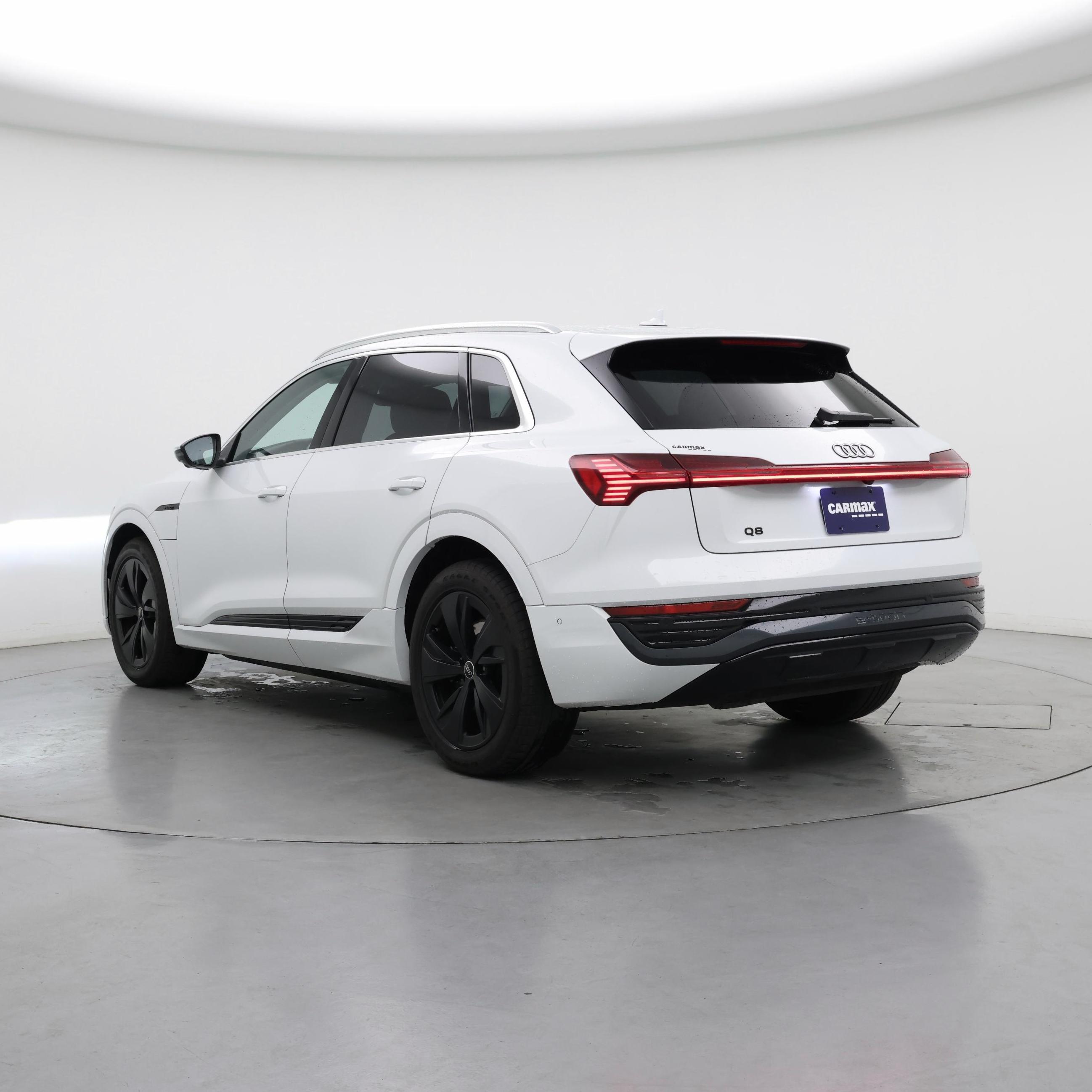 Thumbnail: 2024 Audi Q8 e-tron - 2