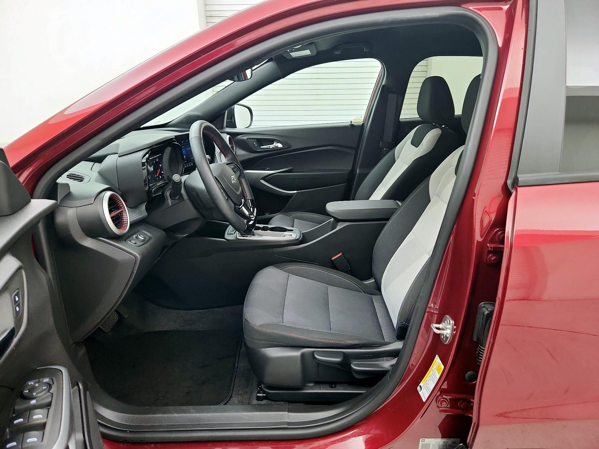 Thumbnail: 2025 Chevrolet Trax - 11