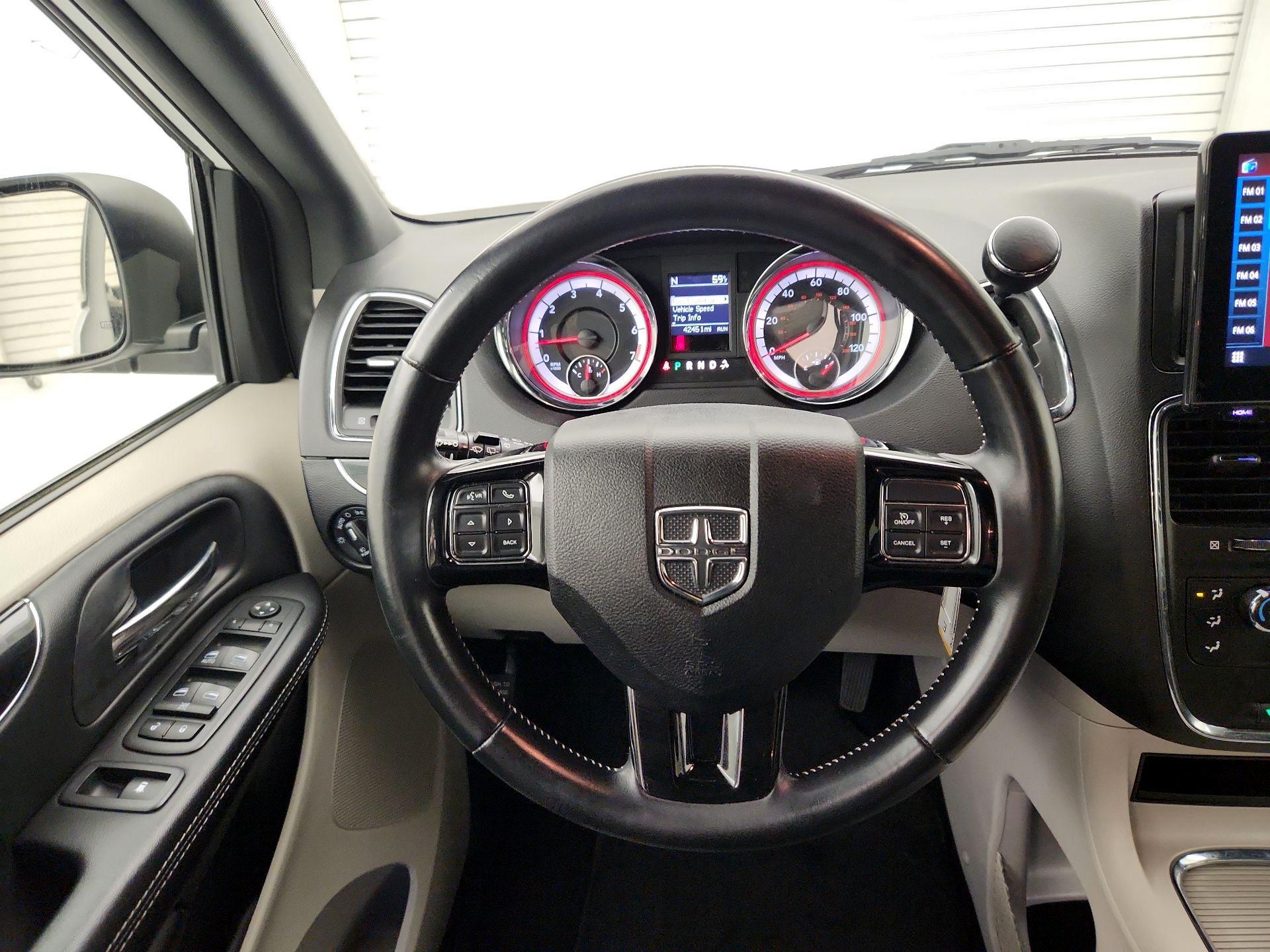 Thumbnail: 2018 Dodge Grand Caravan - 10