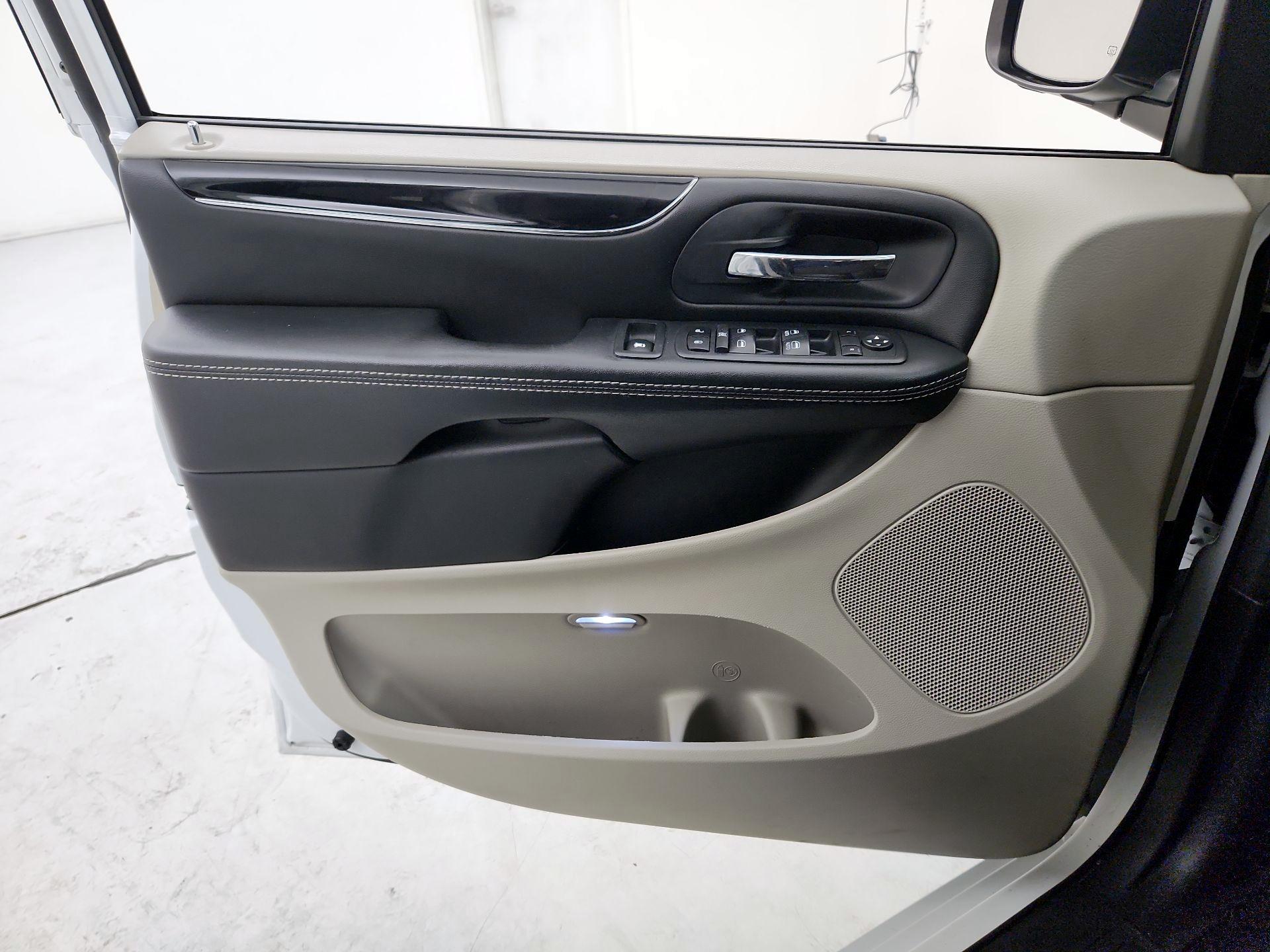 Thumbnail: 2018 Dodge Grand Caravan - 12