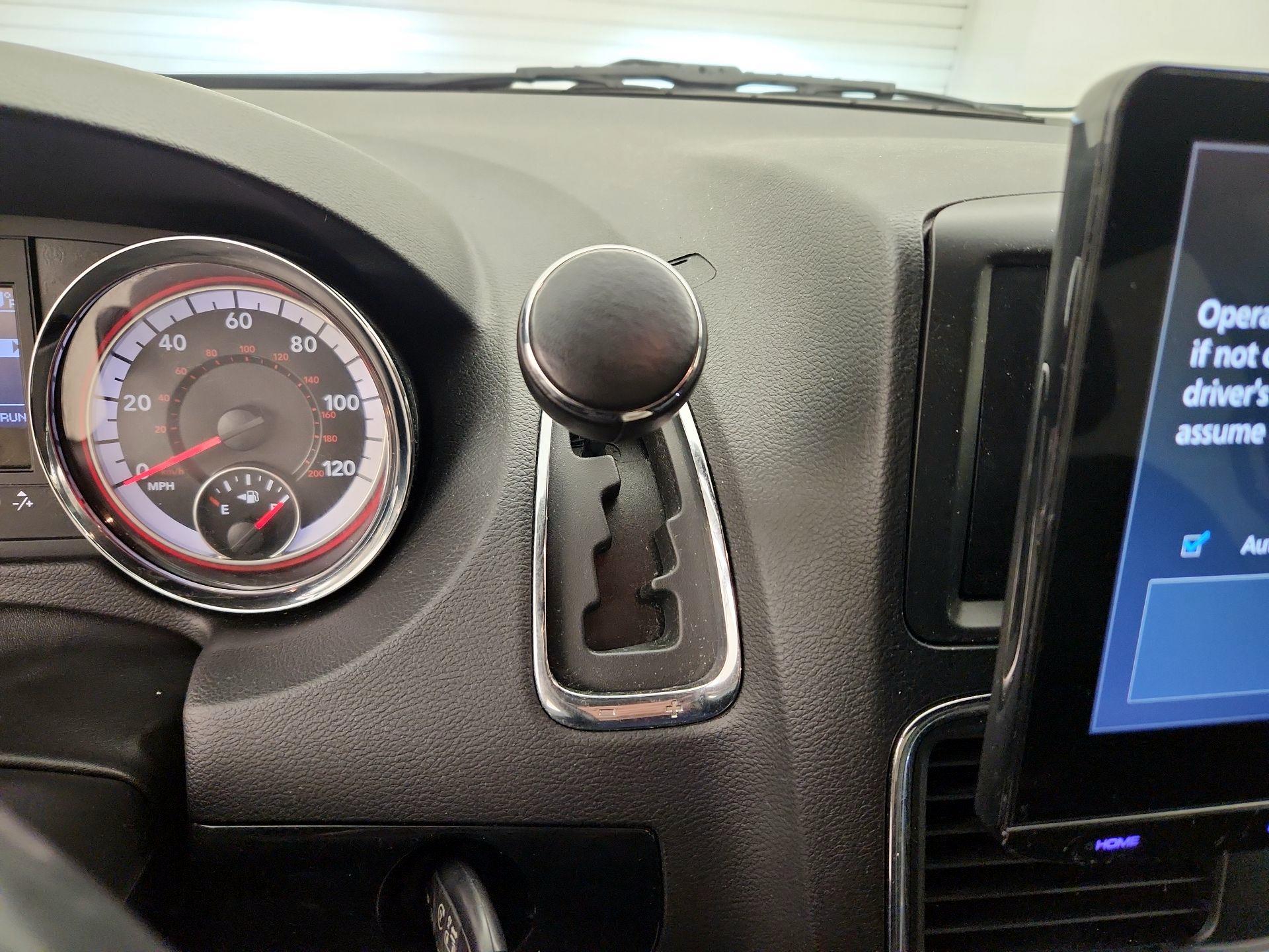 Thumbnail: 2018 Dodge Grand Caravan - 17
