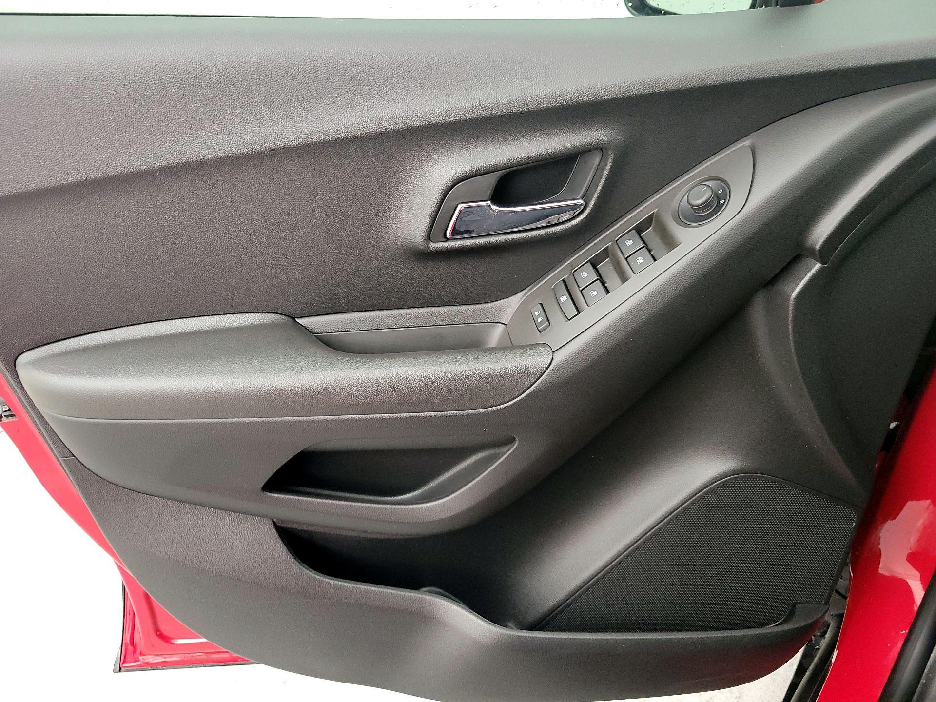 Thumbnail: 2015 Chevrolet Trax - 12
