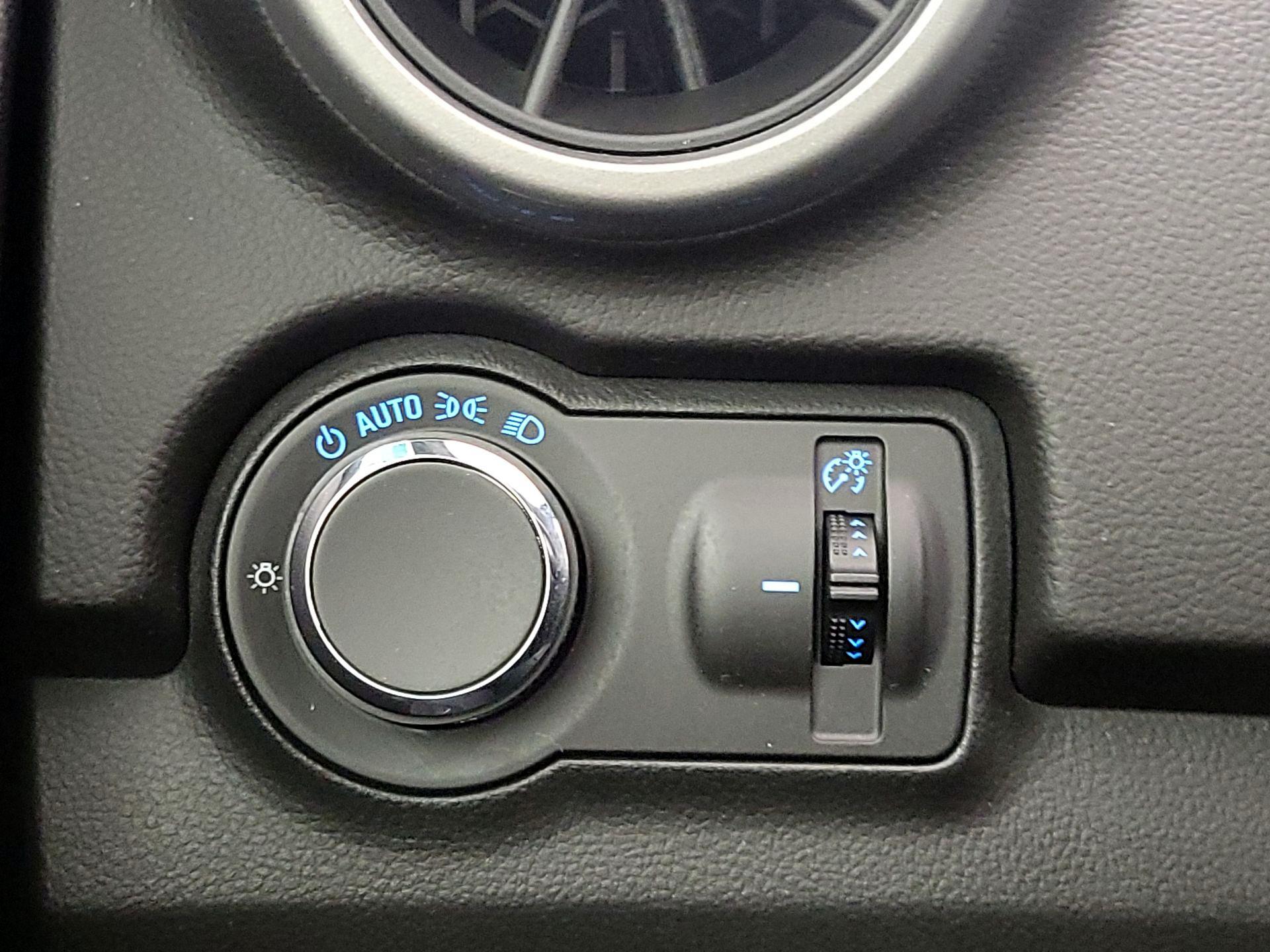 Thumbnail: 2015 Chevrolet Trax - 13