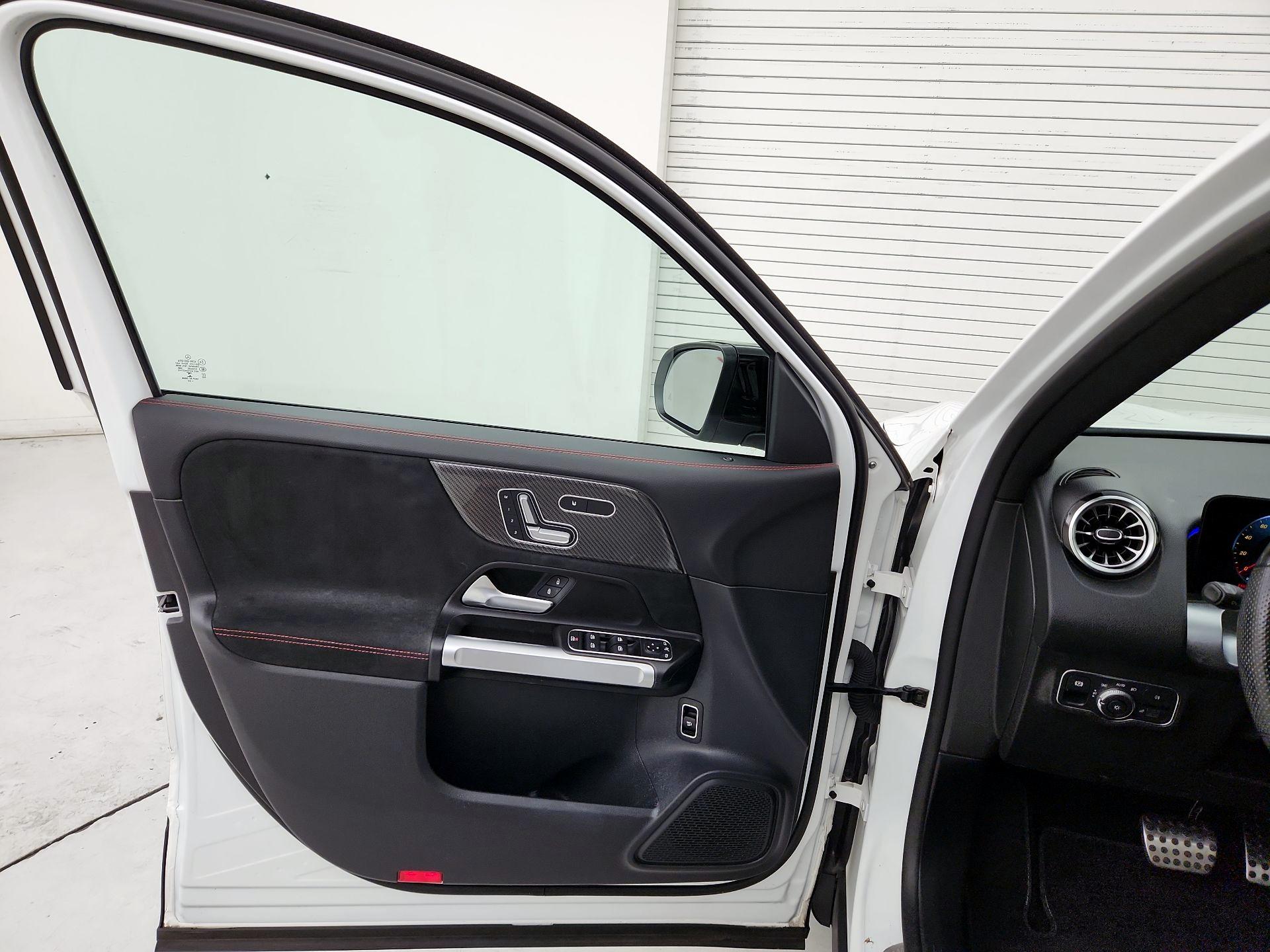 Thumbnail: 2022 Mercedes-Benz GLB - 12